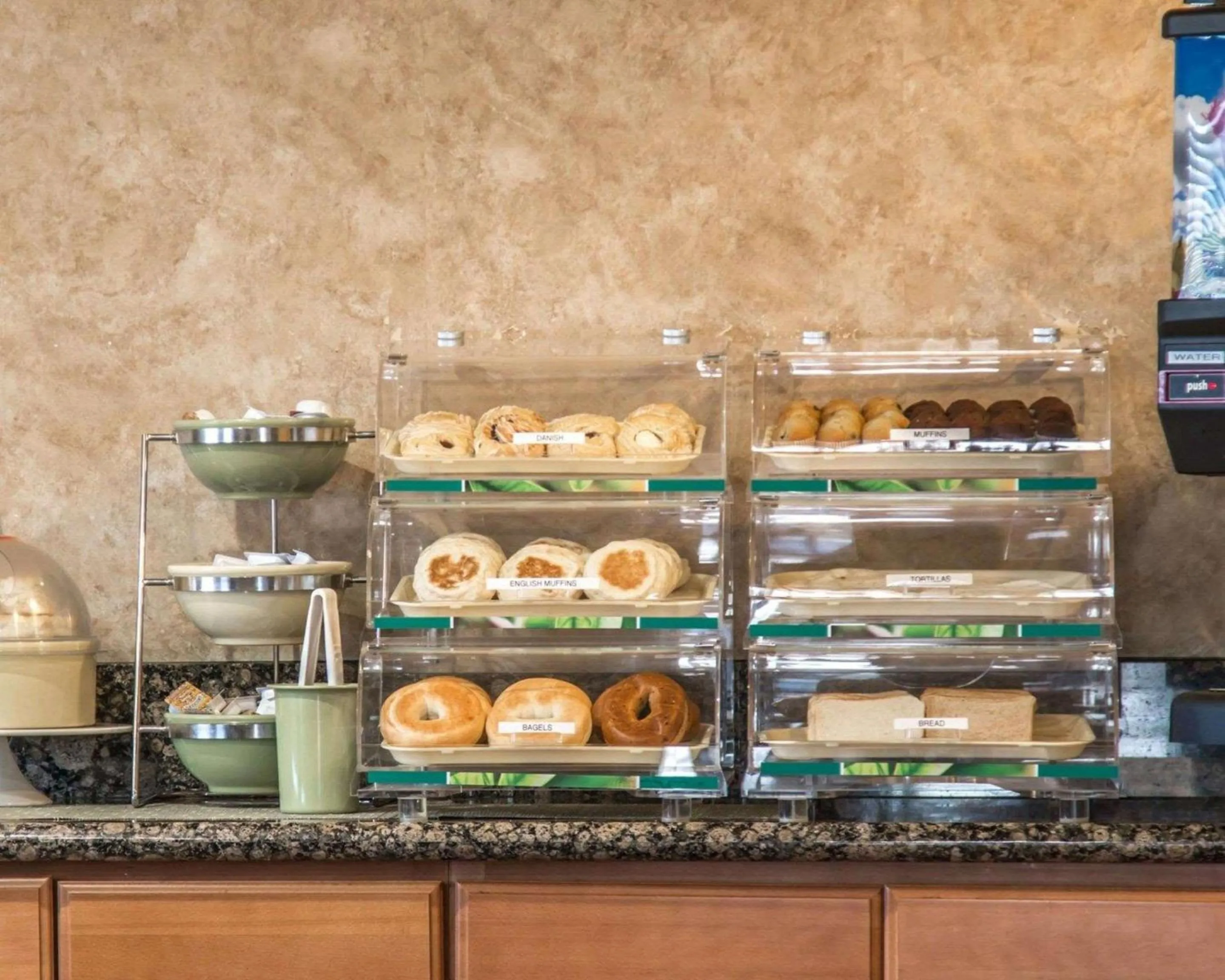 Restaurant/places to eat in Quality Inn Temecula Valley Wine Country