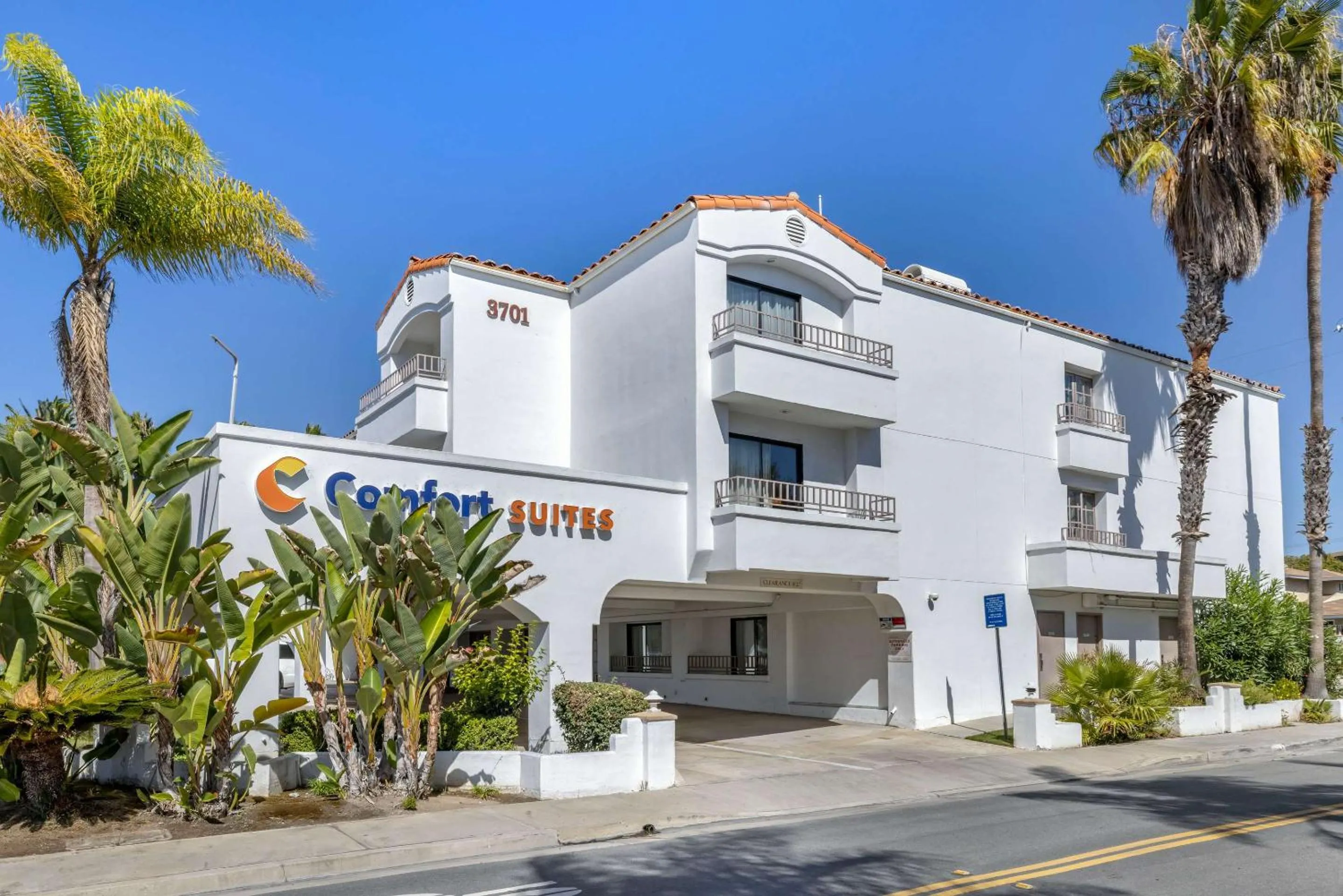 Property building in Comfort Suites San Clemente Beach