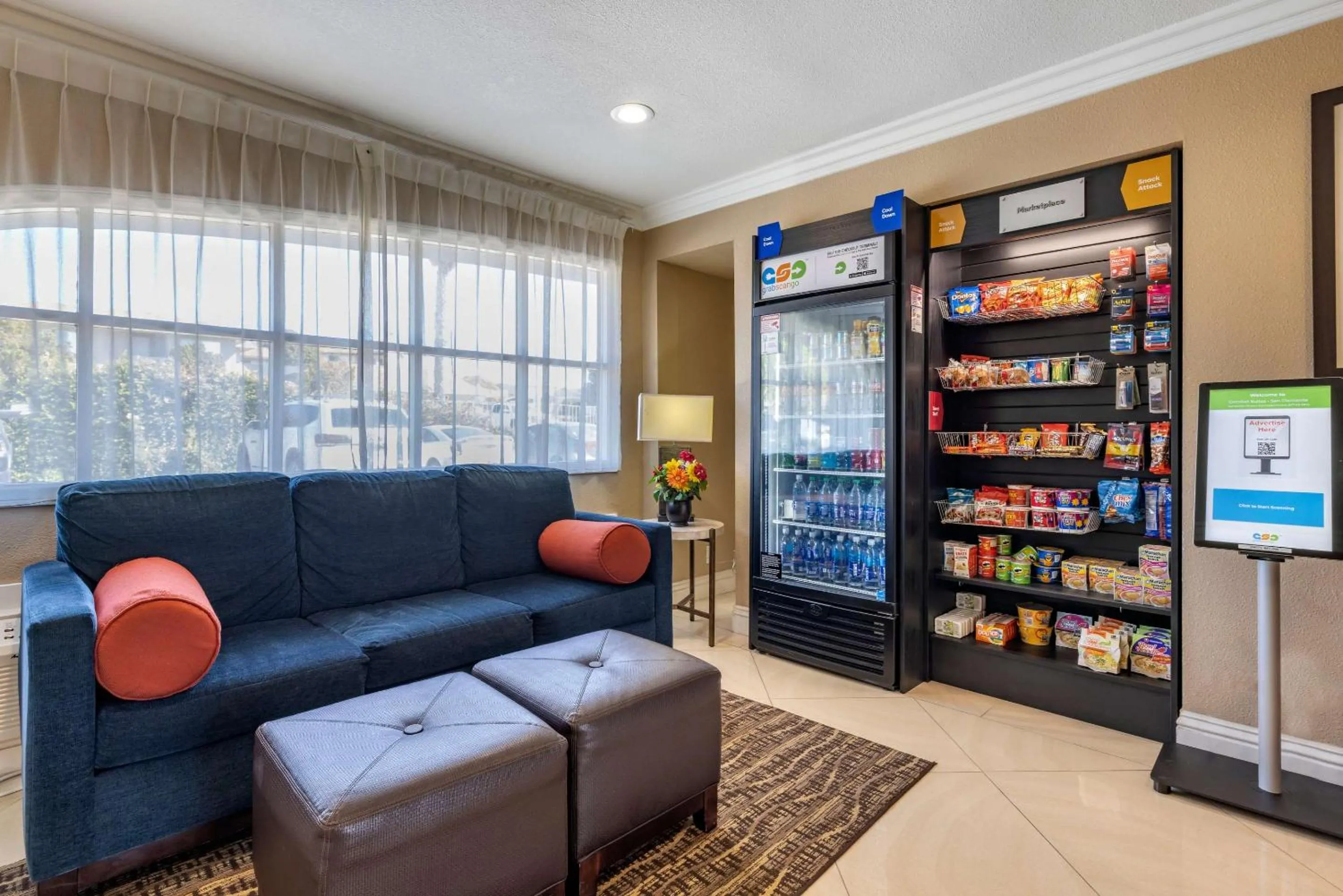 Lobby or reception in Comfort Suites San Clemente Beach