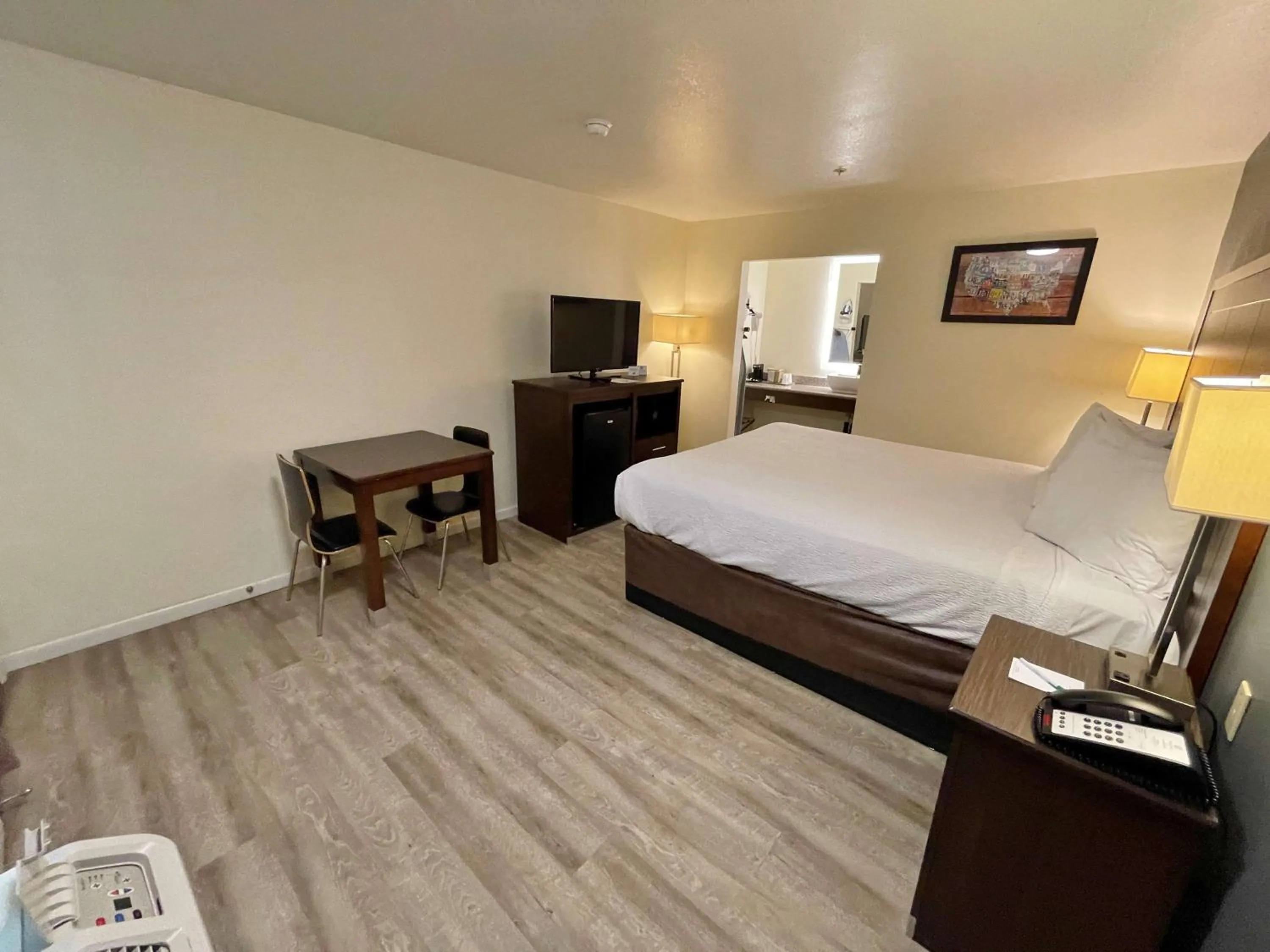 Bedroom, Bed in SureStay Hotel by Best Western Williams