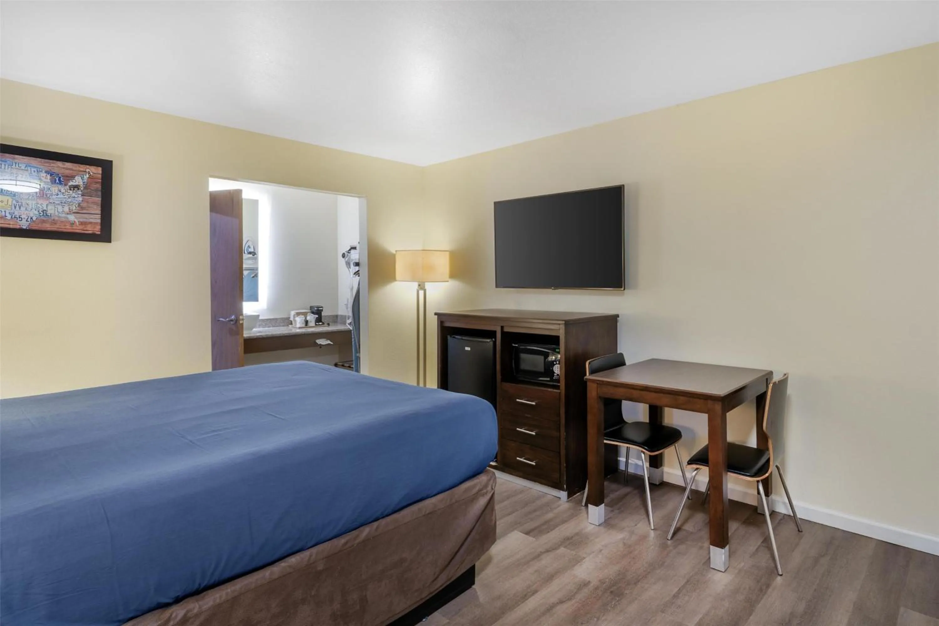 Bedroom, Bed in SureStay Hotel by Best Western Williams