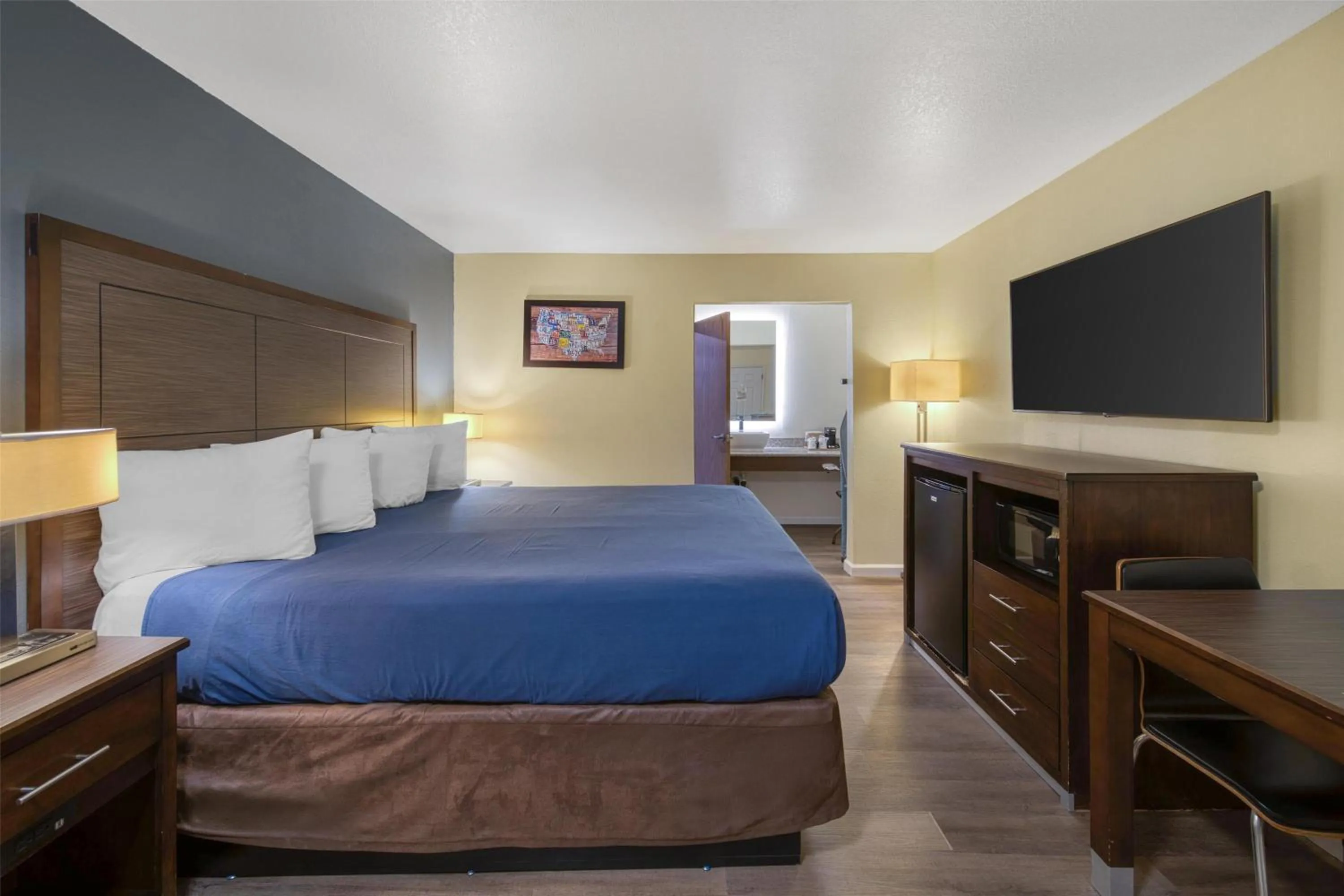 Bedroom, Bed in SureStay Hotel by Best Western Williams