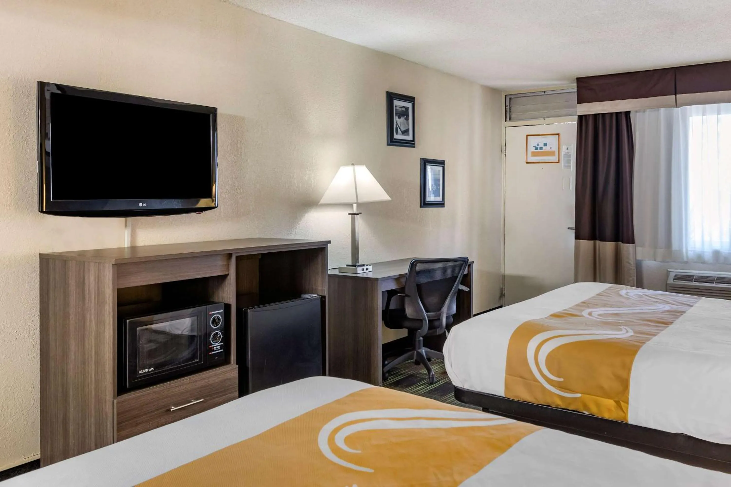 Bedroom, Bed in Quality Inn Barstow Route 66