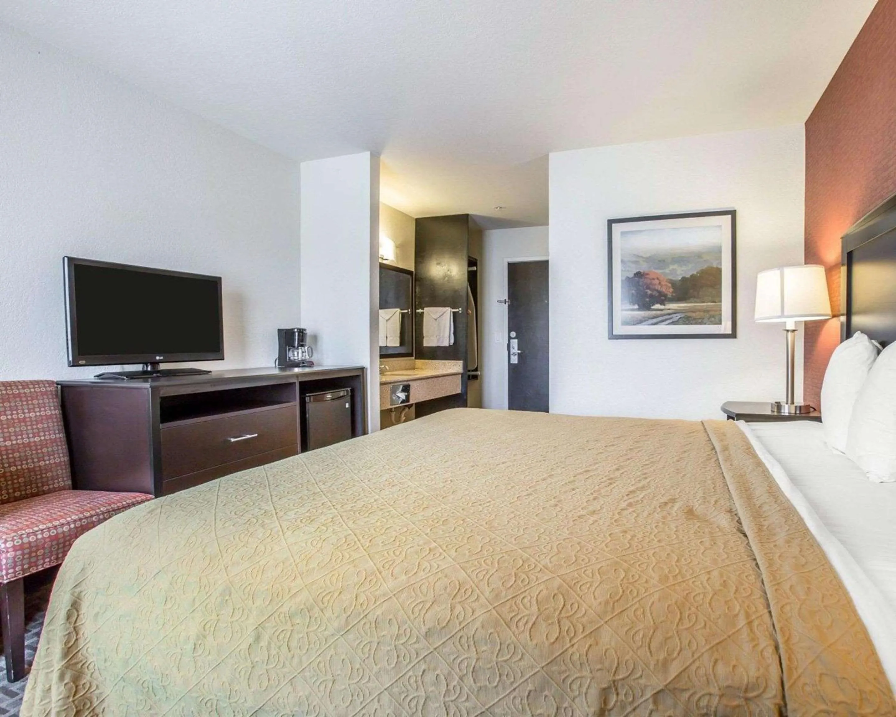 Photo of the whole room, Bed in Quality Inn Buellton - Solvang