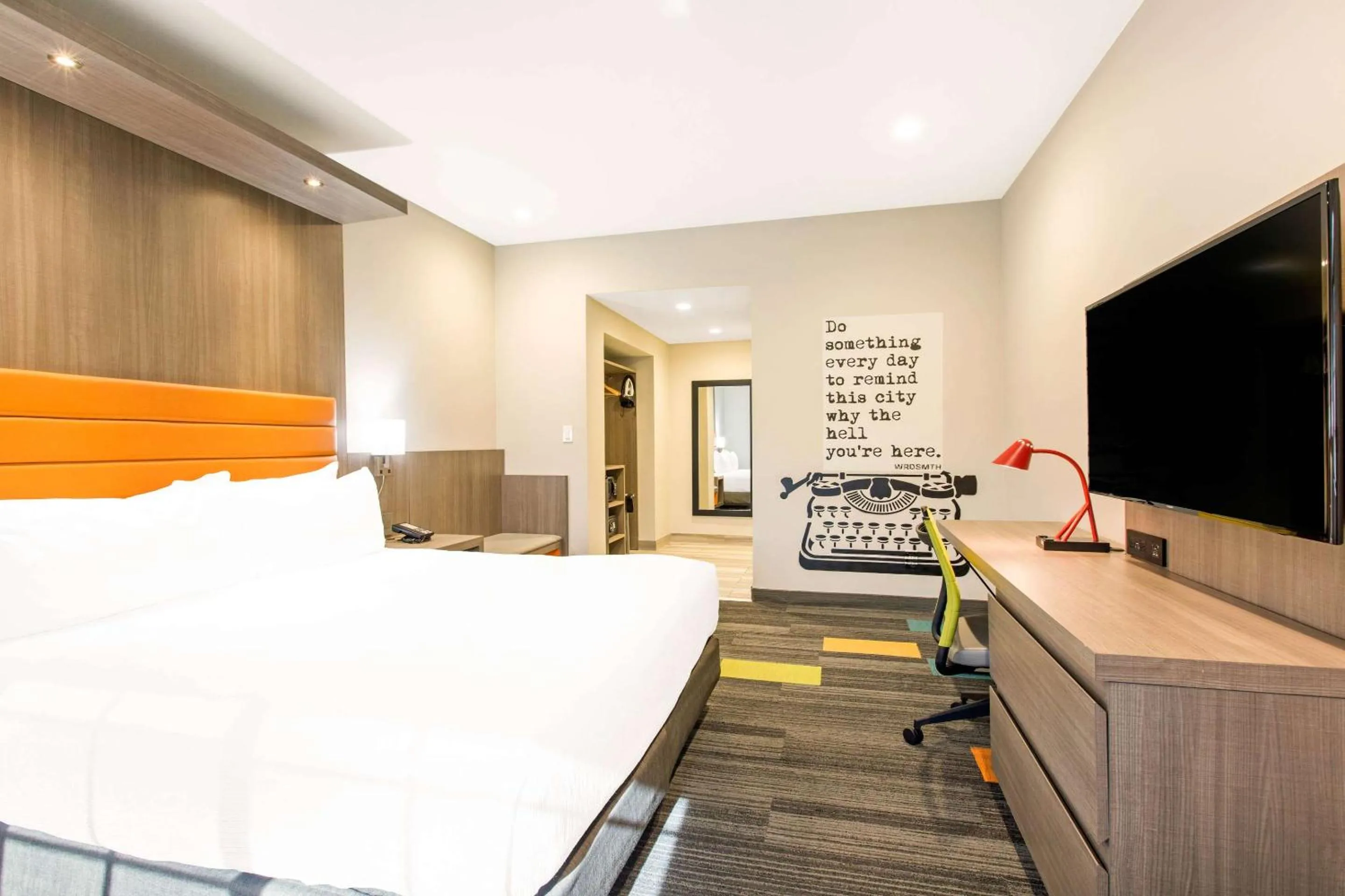 Bedroom, Bed in Rodeway Inn near Melrose Ave