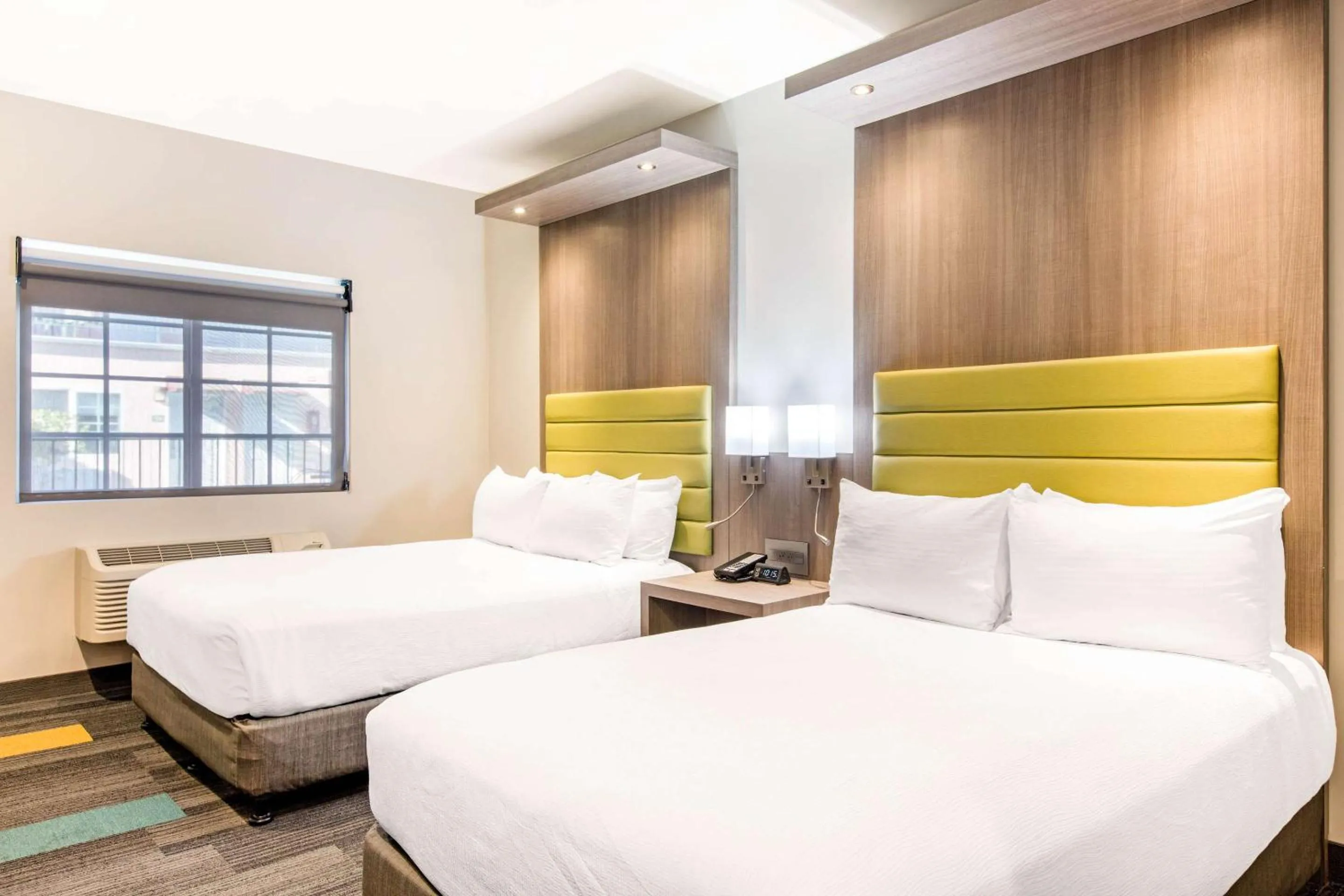 Bedroom, Bed in Rodeway Inn near Melrose Ave