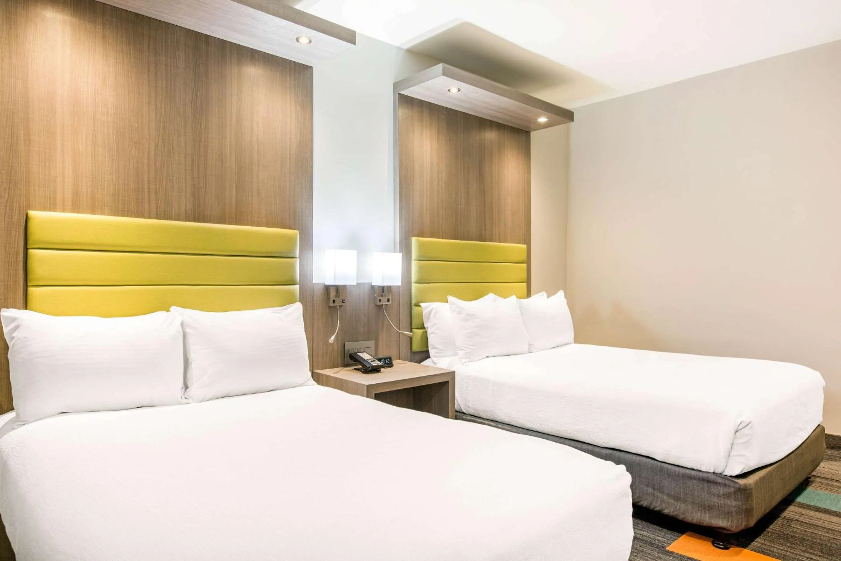 Bedroom, Bed in Rodeway Inn near Melrose Ave