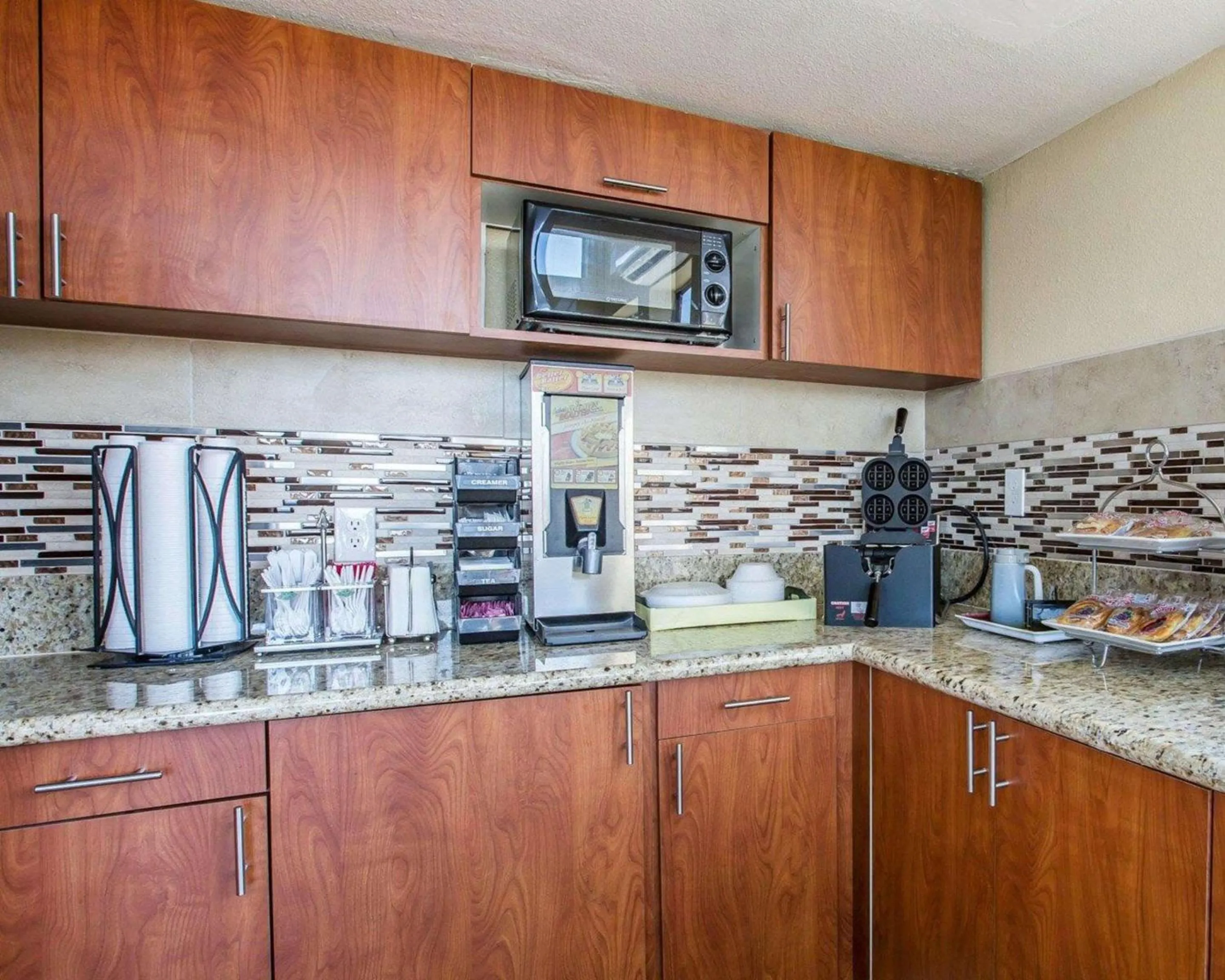 Restaurant/places to eat in Rodeway Inn Delano