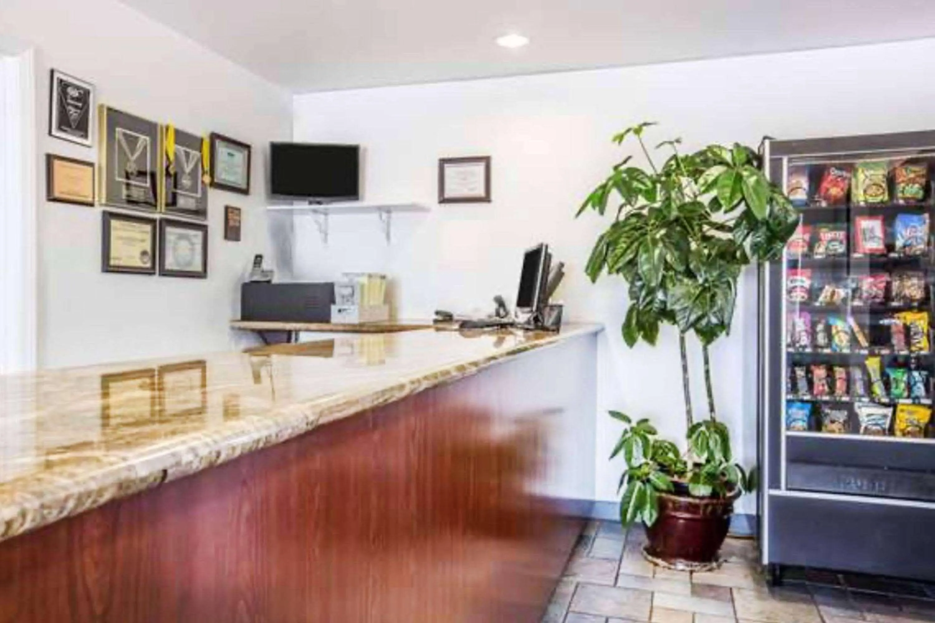 Lobby or reception in Econo Lodge Inn & Suites near China Lake Naval Station