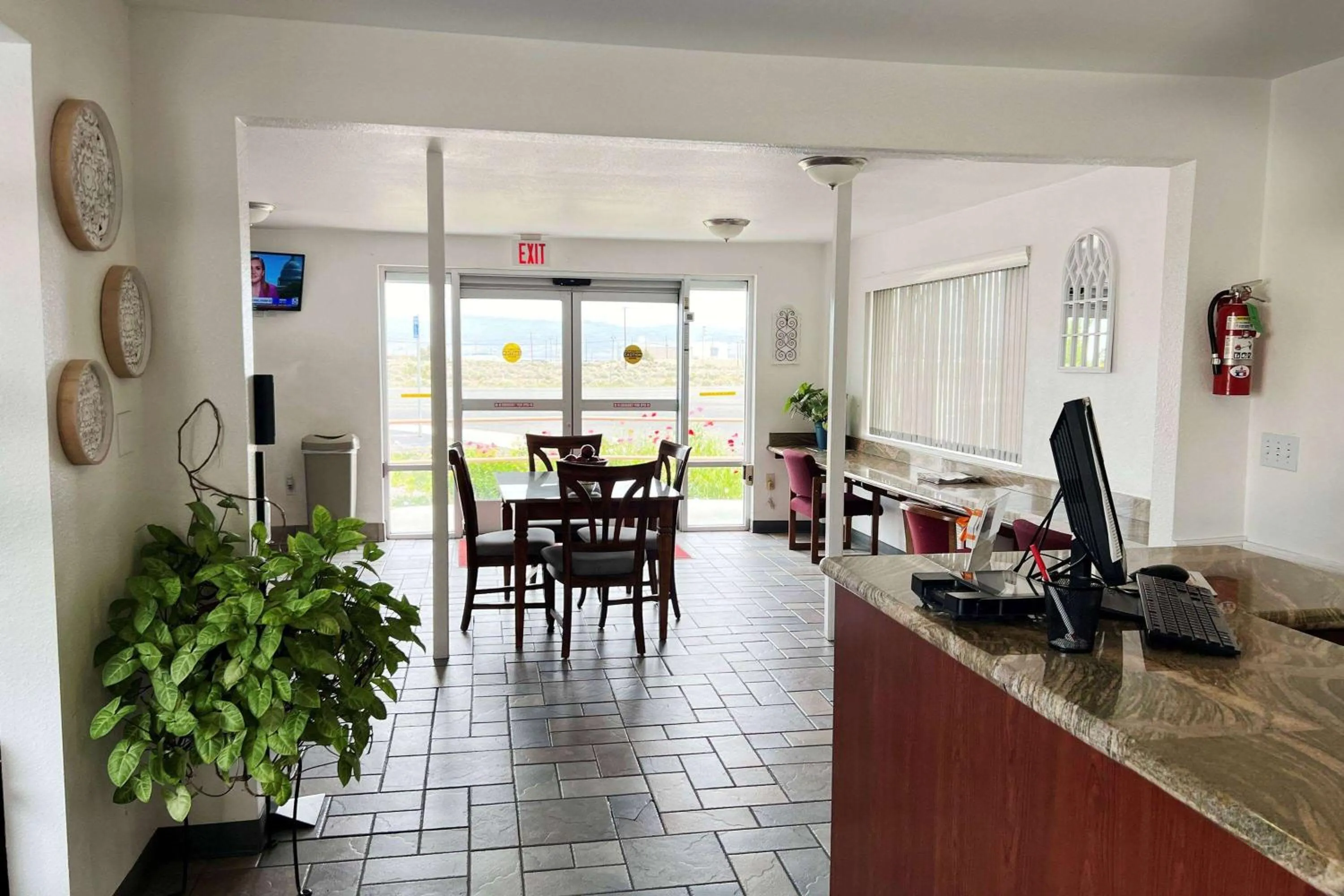 Lobby or reception in Econo Lodge Inn & Suites near China Lake Naval Station