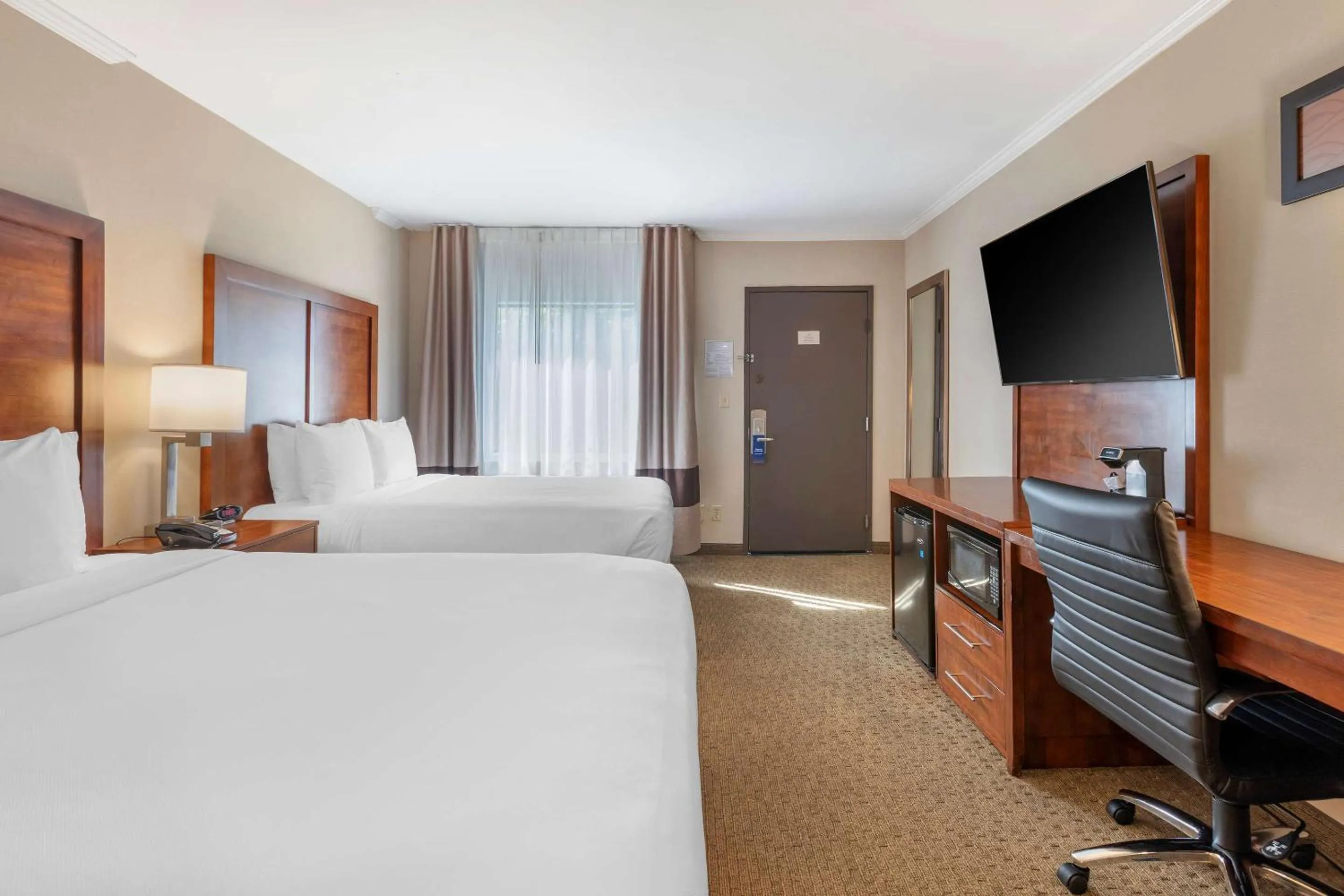 Bedroom, Bed in Comfort Inn Santa Monica - West Los Angeles