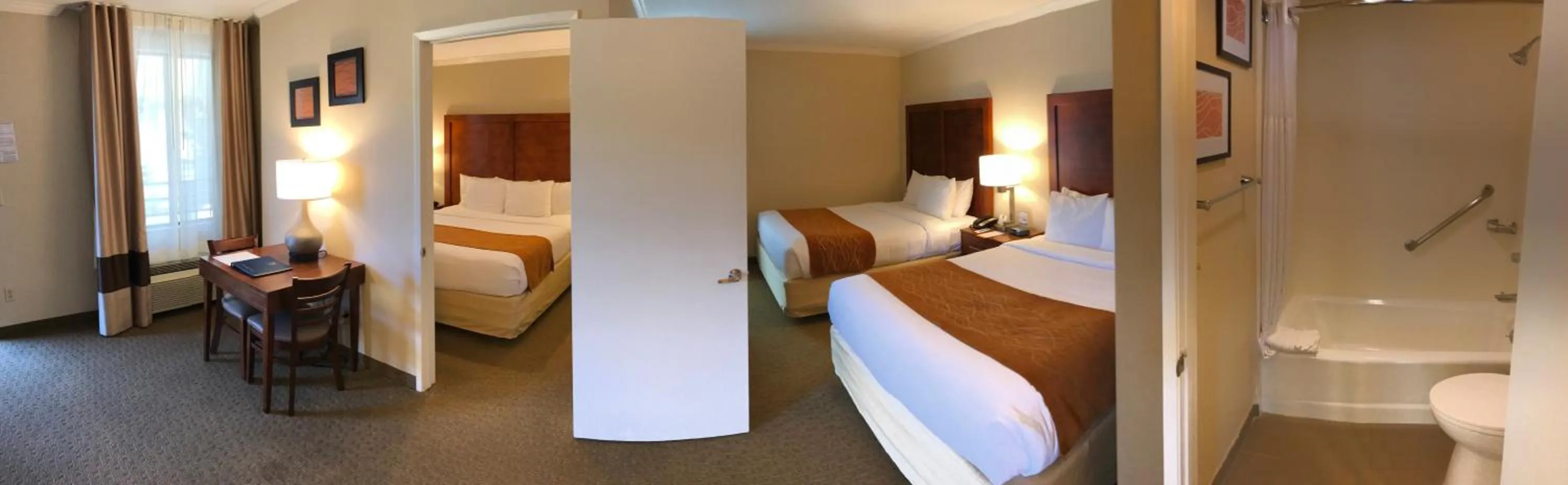 Property building, Bed in Comfort Inn Santa Monica - West Los Angeles