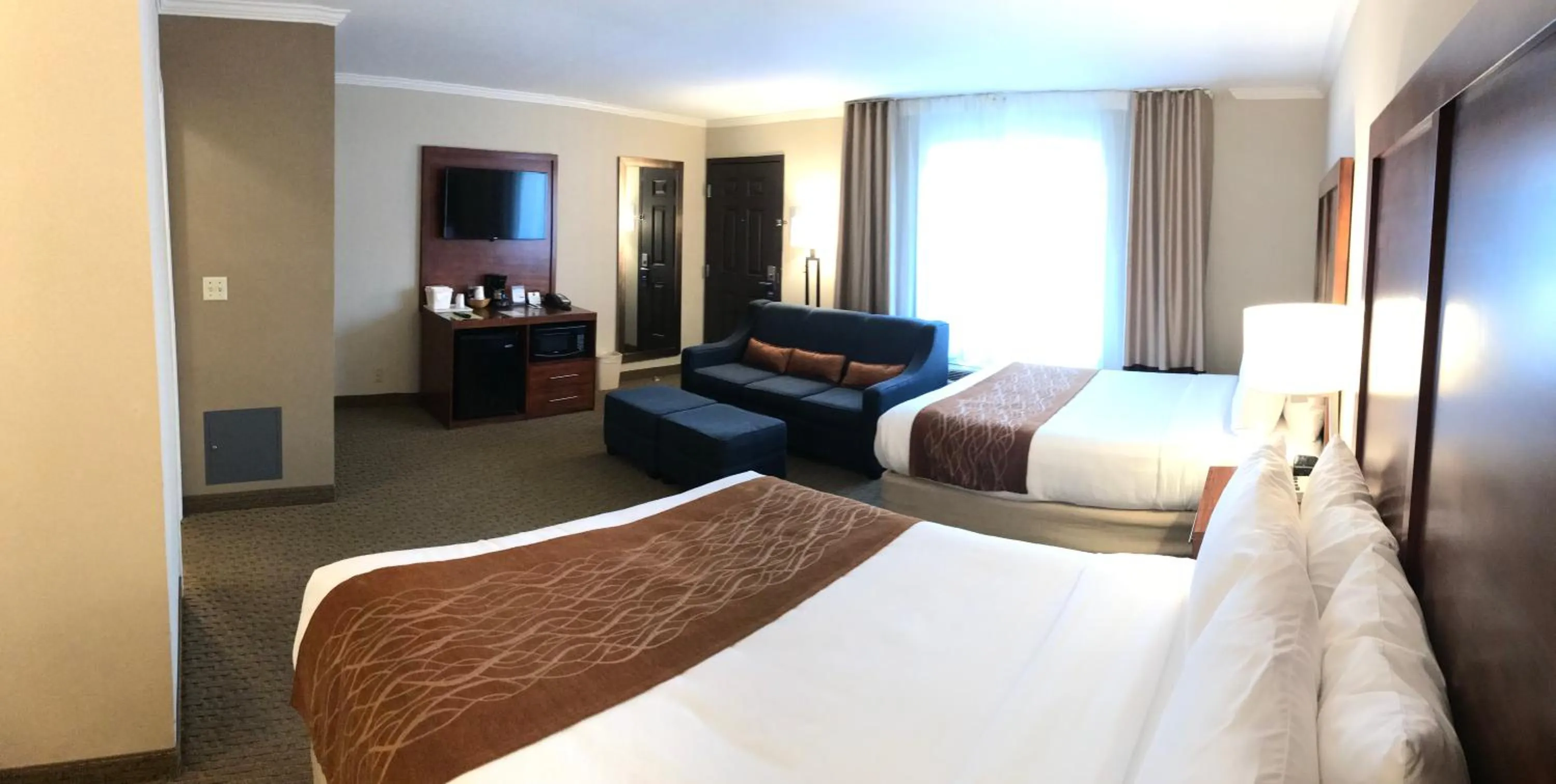 Property building, Bed in Comfort Inn Santa Monica - West Los Angeles