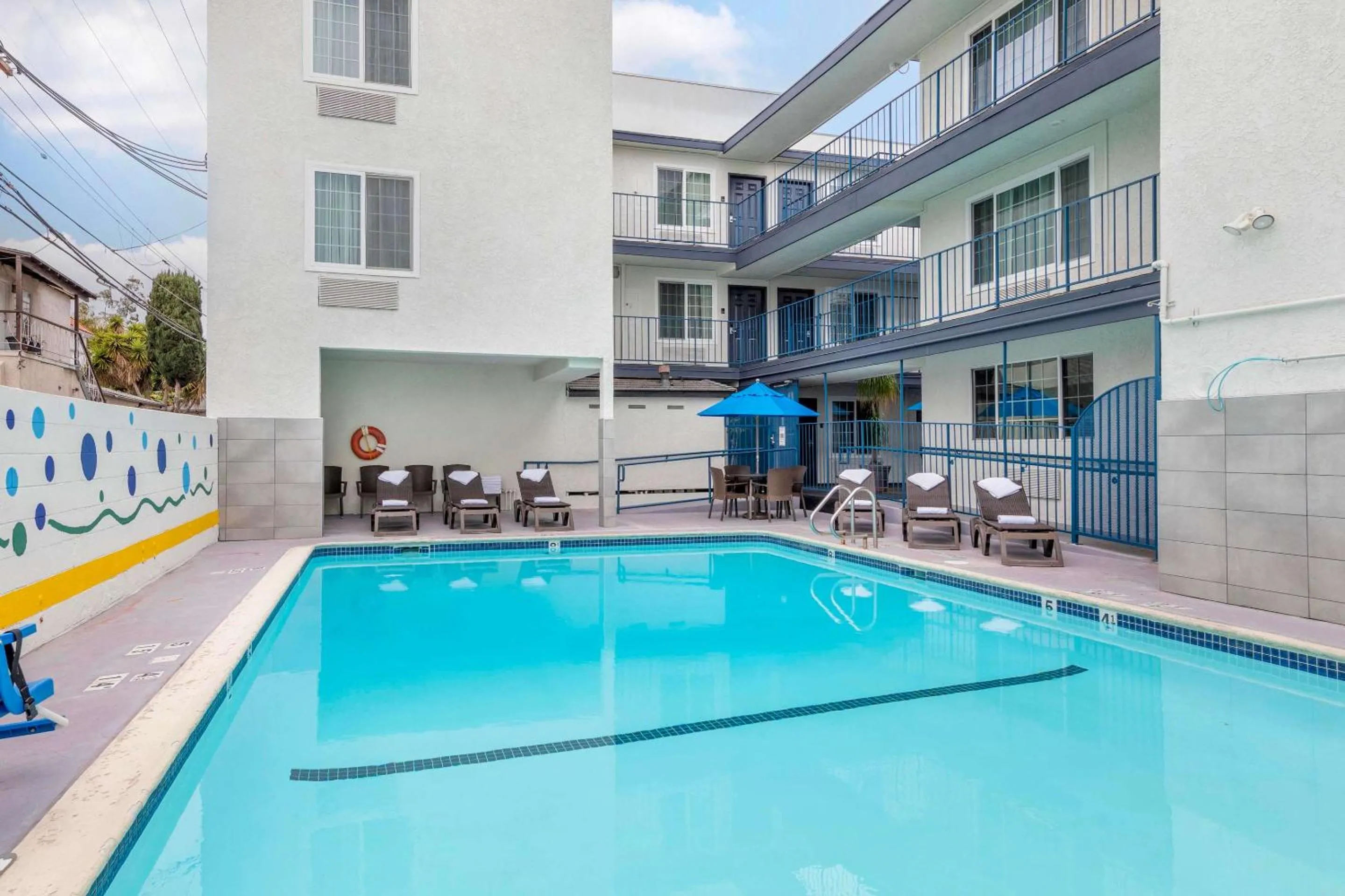 Swimming pool in Comfort Inn Santa Monica - West Los Angeles