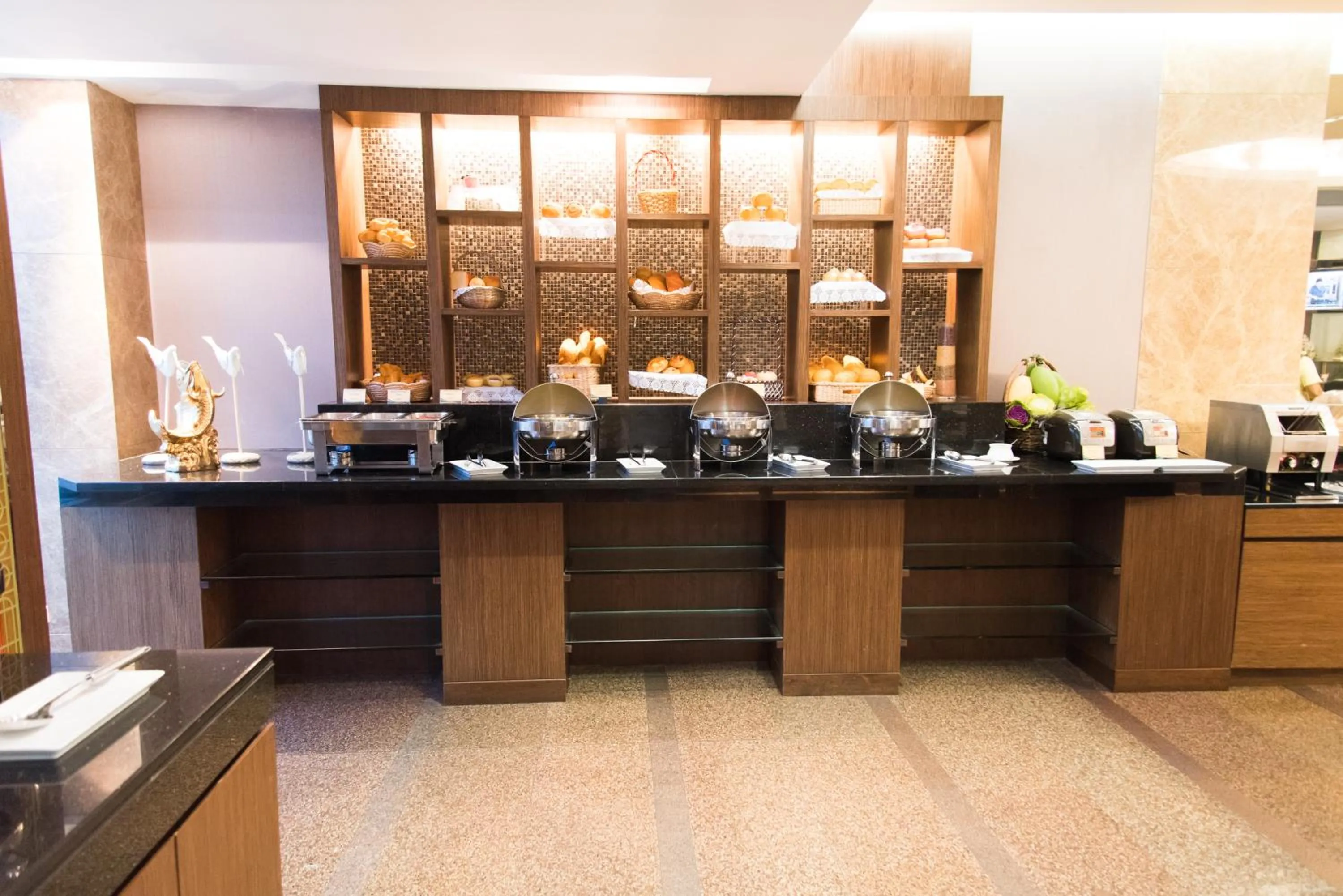 Food and drinks in Intimate Hotel Pattaya - SHA Extra Plus