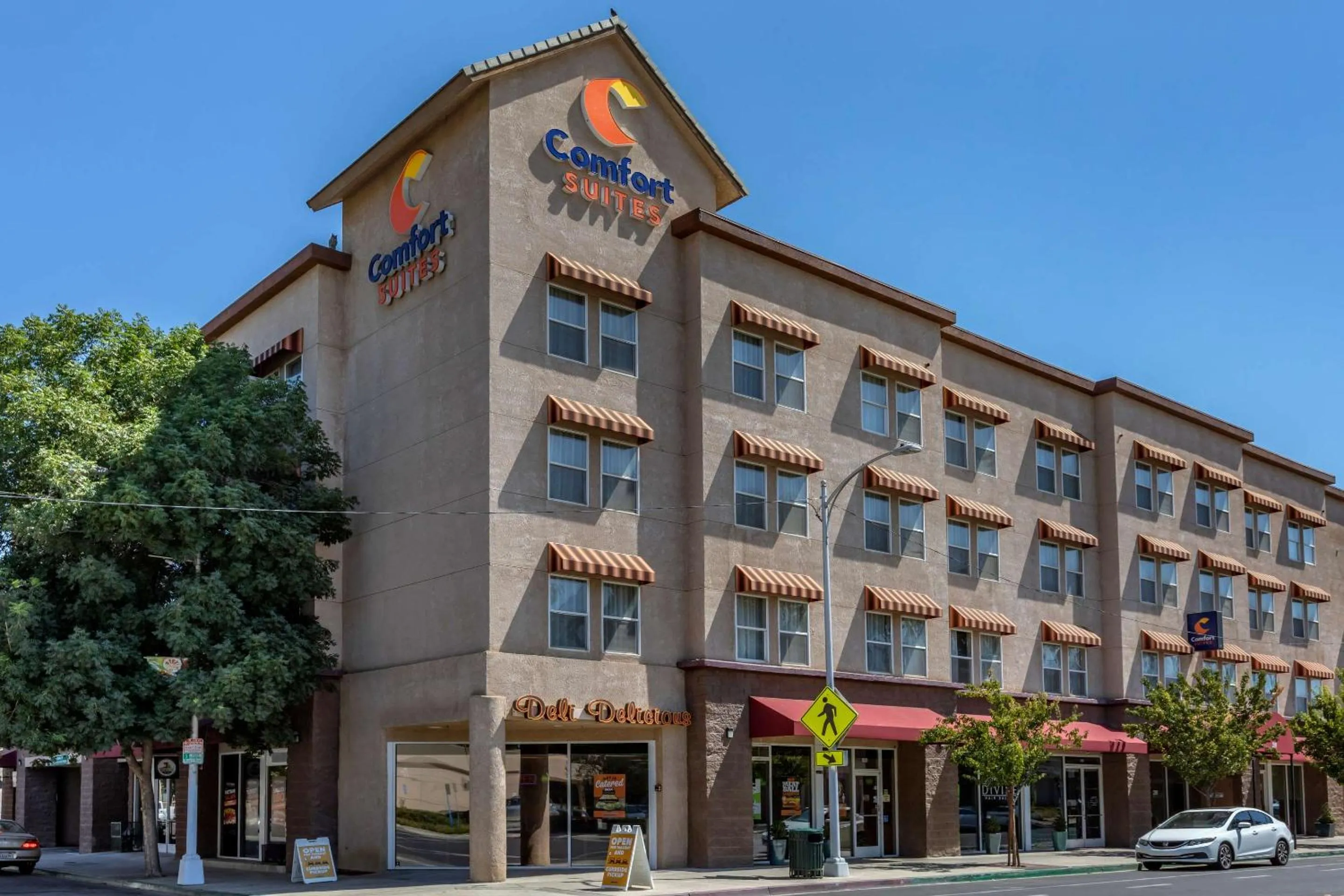 Property building in Comfort Suites Visalia - Convention Center