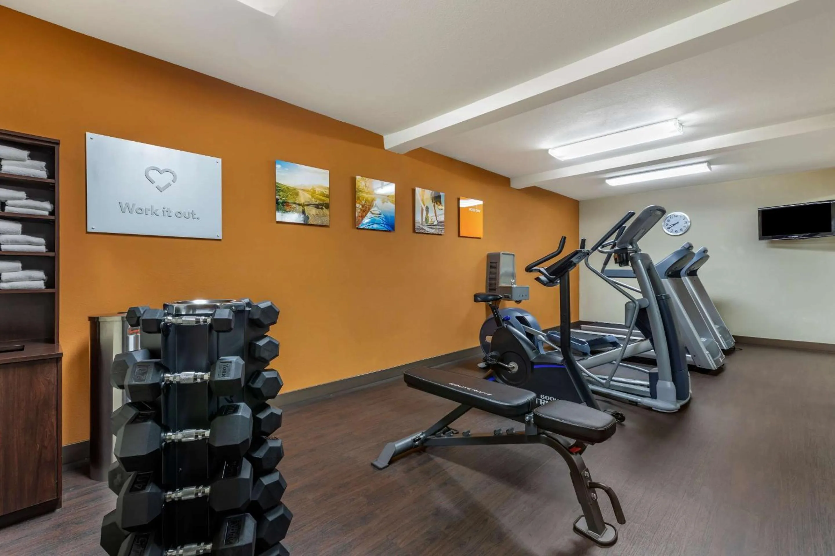 Fitness centre/facilities in Comfort Suites Visalia - Convention Center