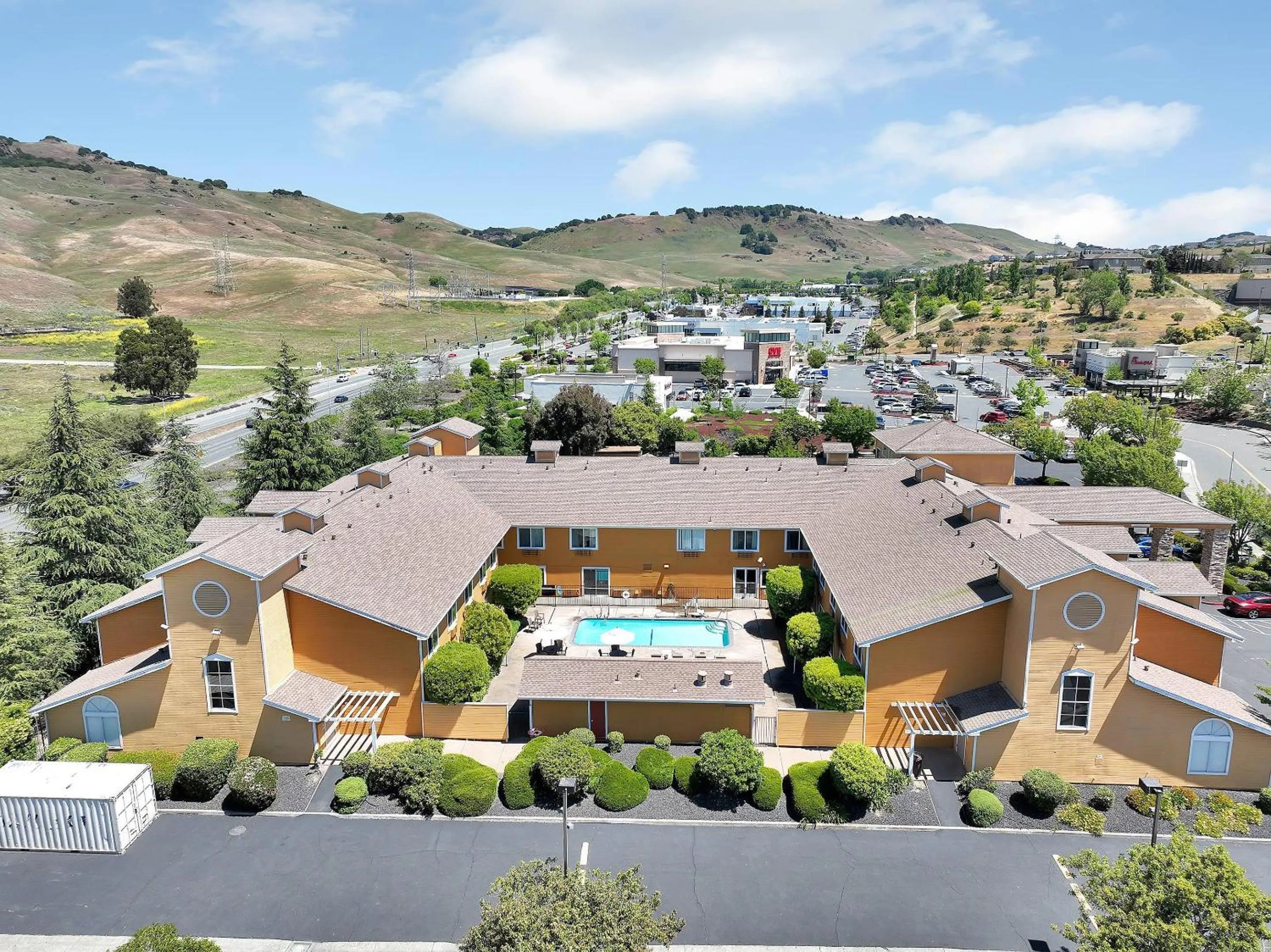 Property building in Quality Inn near Six Flags Discovery Kingdom-Napa Valley
