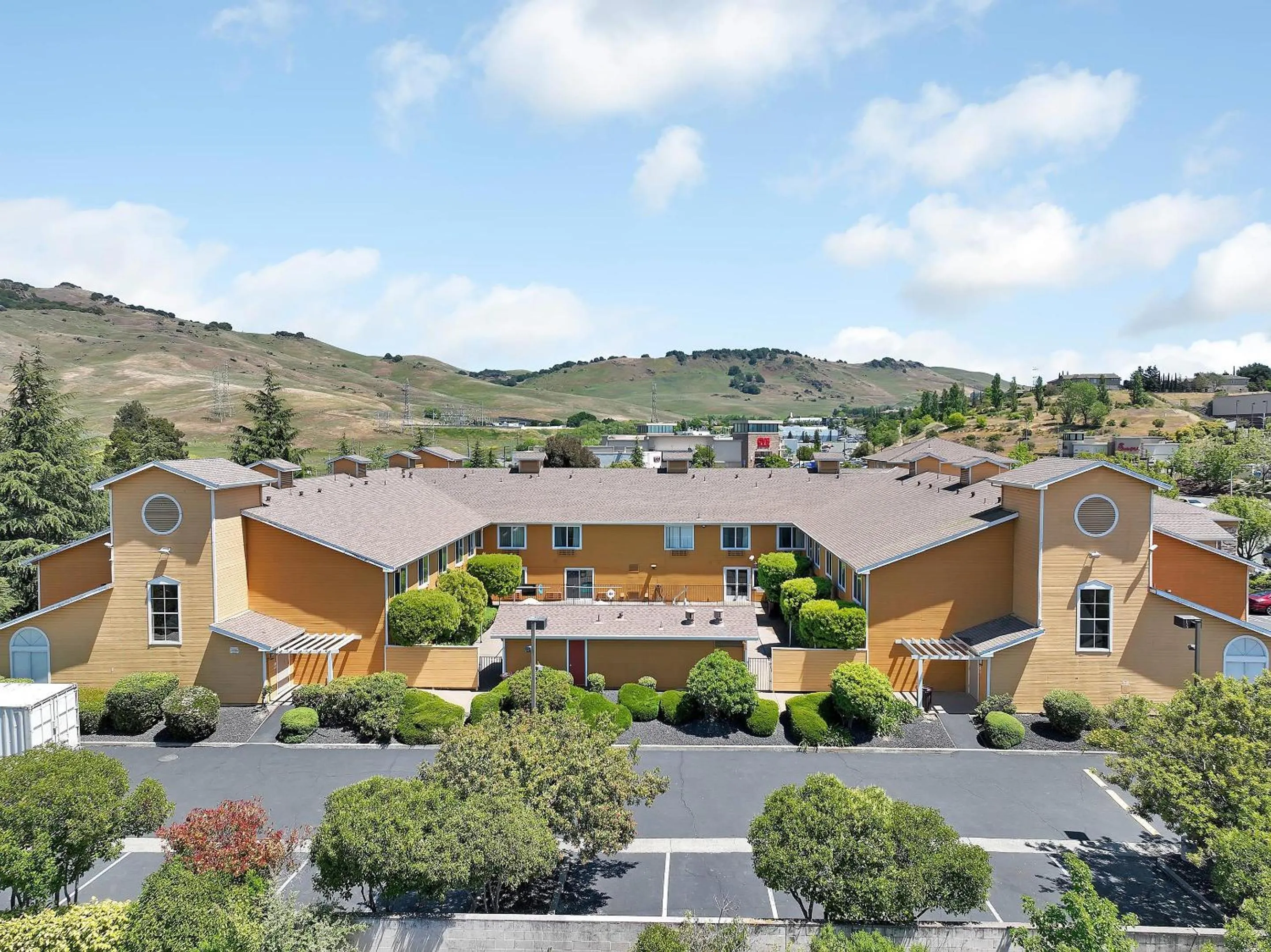 Property building in Quality Inn near Six Flags Discovery Kingdom-Napa Valley