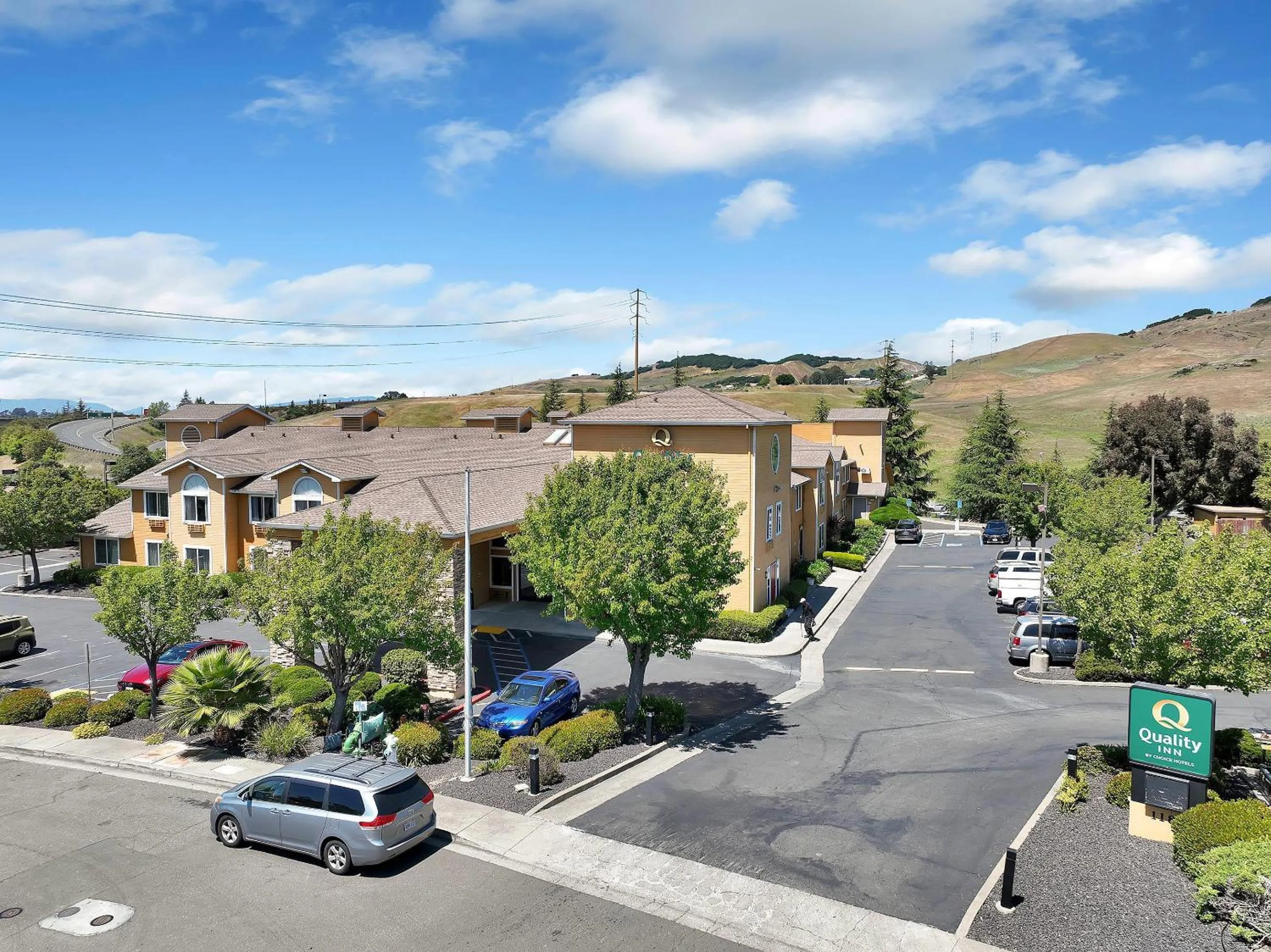 Property building in Quality Inn near Six Flags Discovery Kingdom-Napa Valley