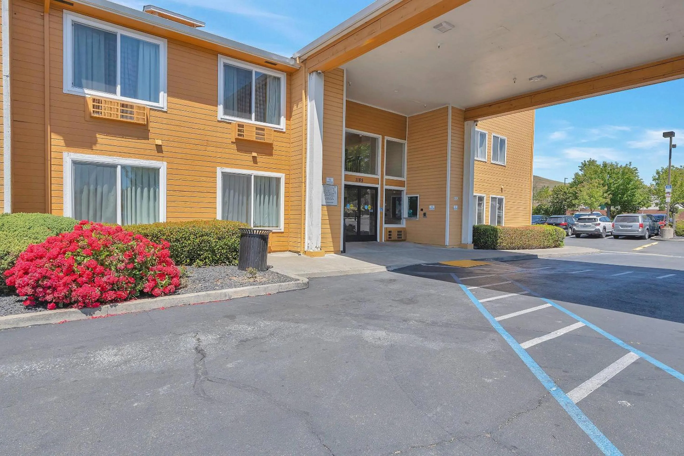 Property building in Quality Inn near Six Flags Discovery Kingdom-Napa Valley