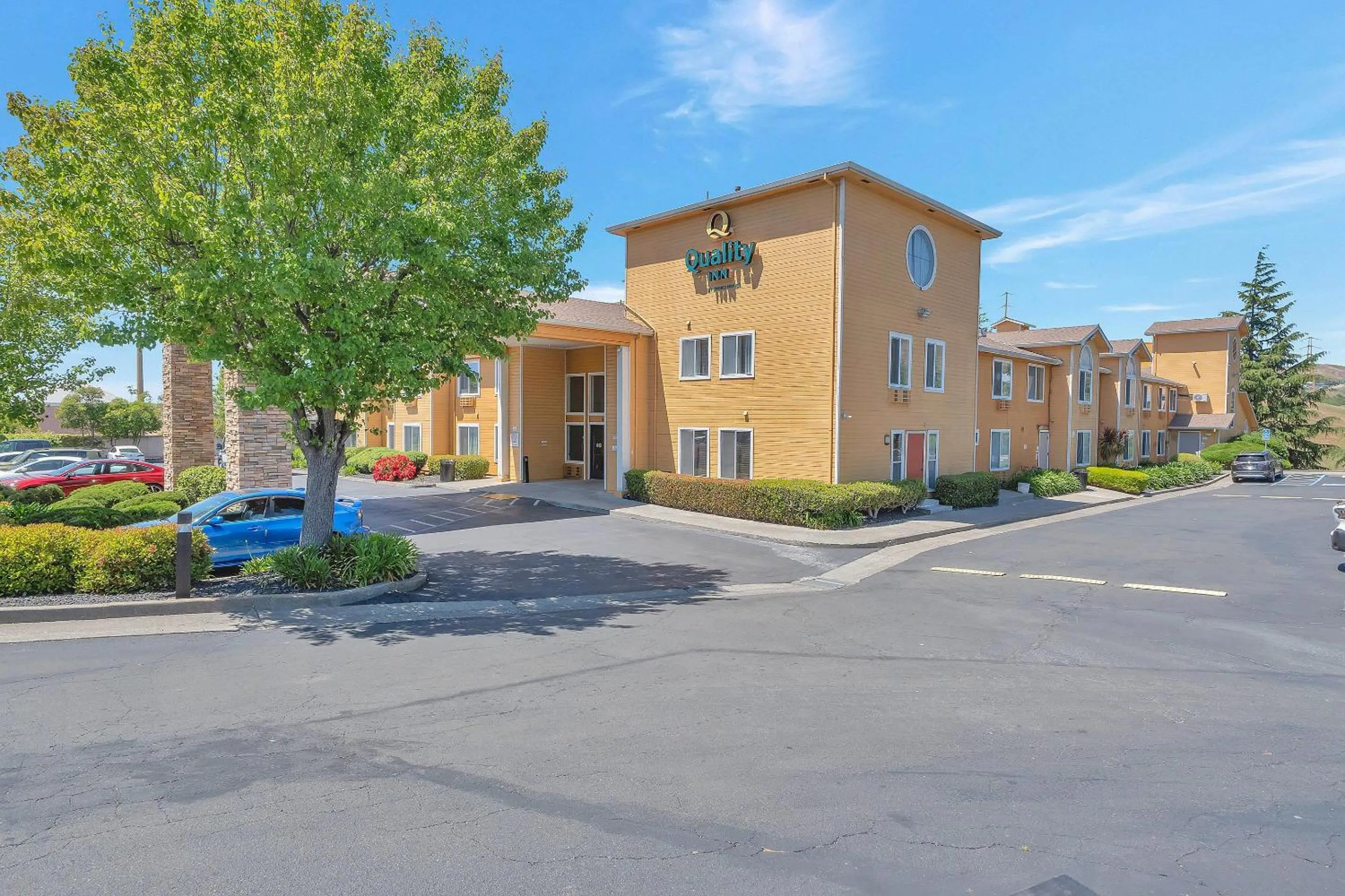 Property building in Quality Inn near Six Flags Discovery Kingdom-Napa Valley