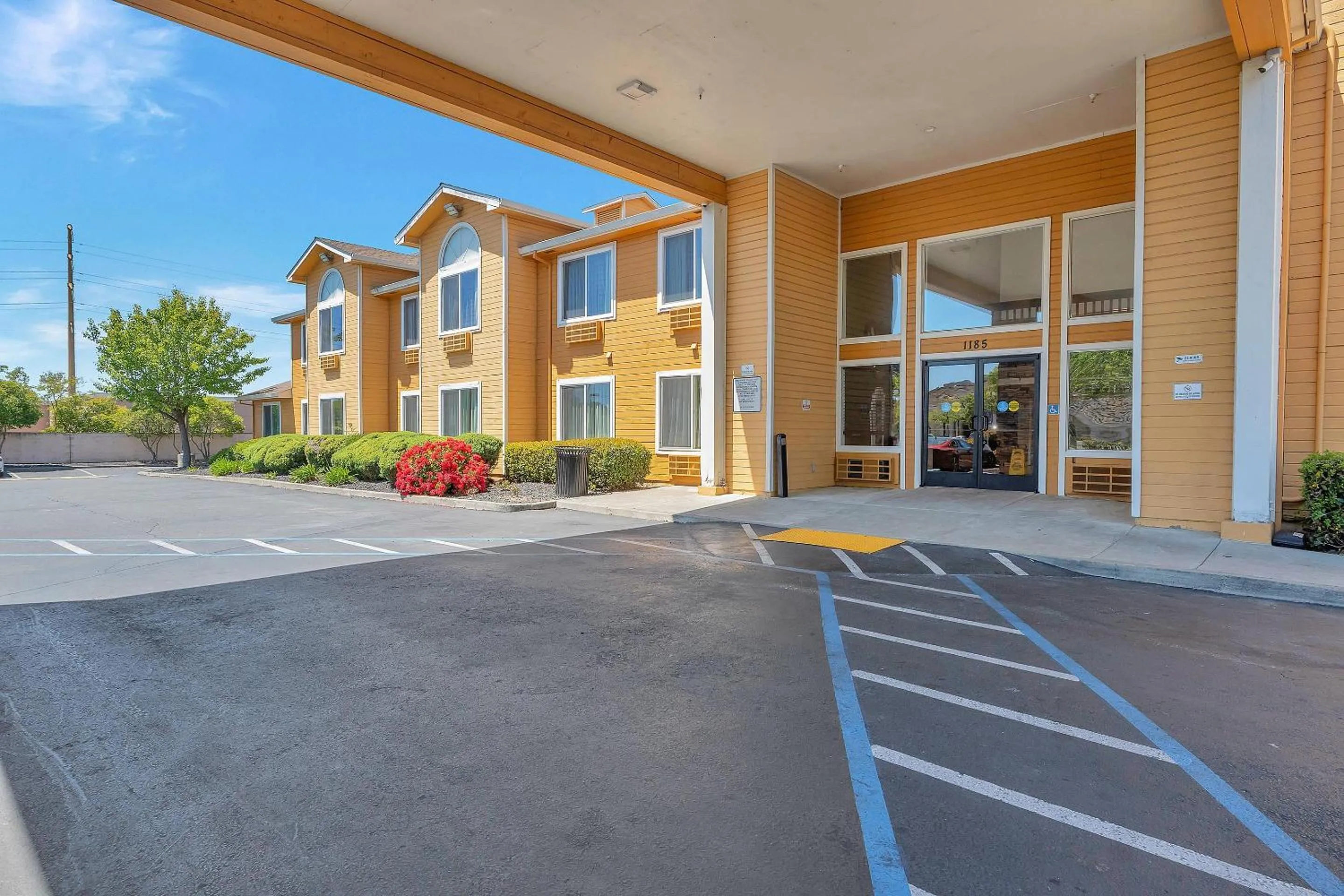 Property building in Quality Inn near Six Flags Discovery Kingdom-Napa Valley