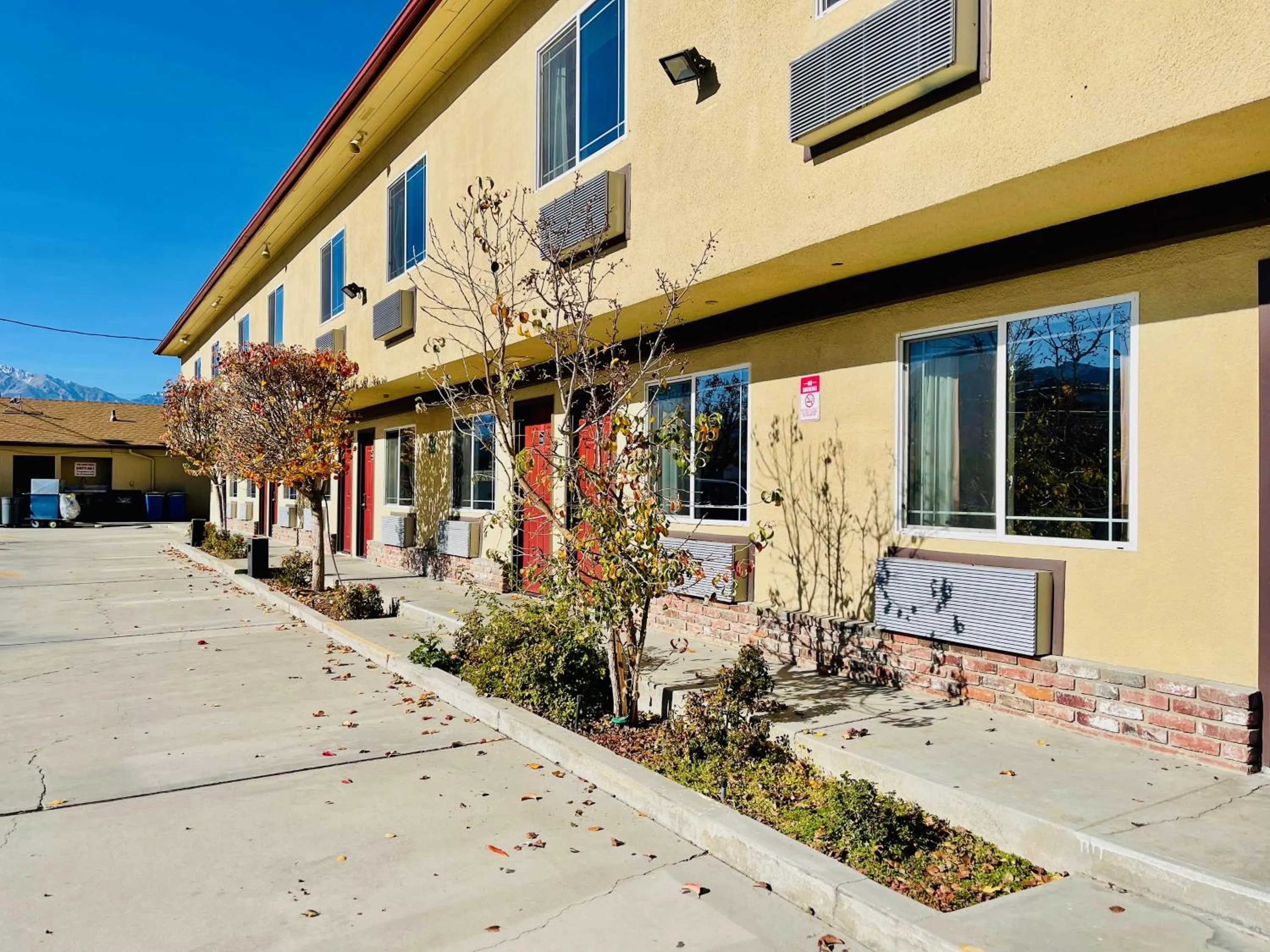 Property building in Quality Inn Bishop near Mammoth