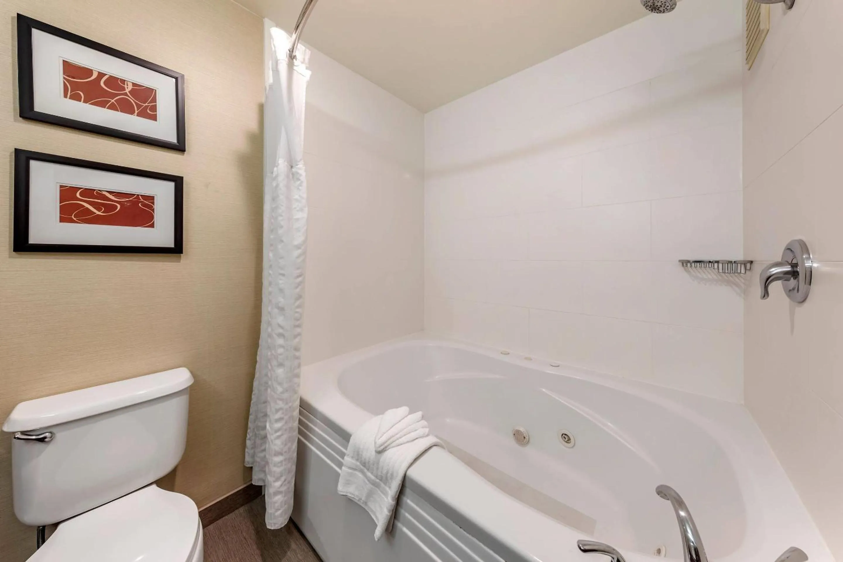 Bedroom in Comfort Suites Near Six Flags Magic Mountain