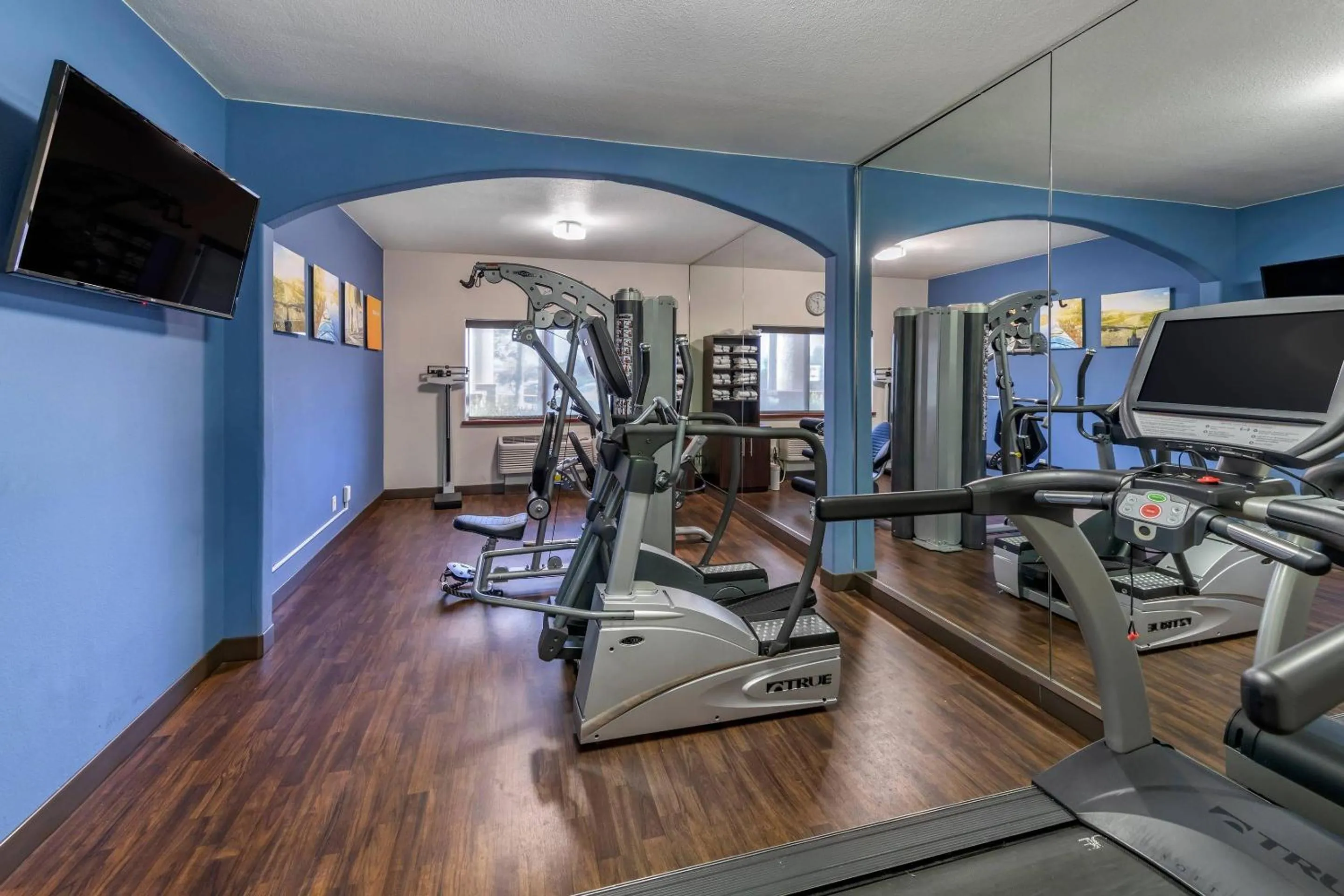 Fitness centre/facilities in Comfort Suites Near Six Flags Magic Mountain