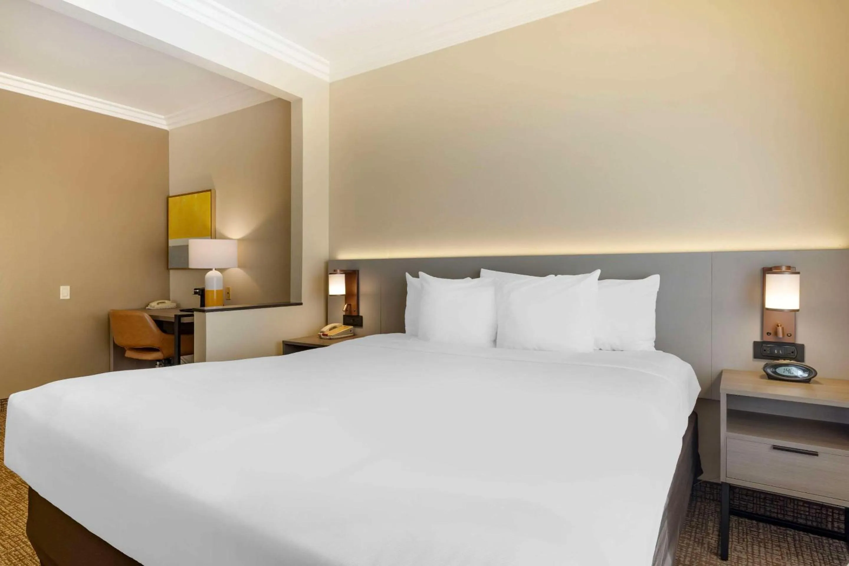 Bedroom, Bed in Comfort Suites Oceanside Camp Pendleton Area