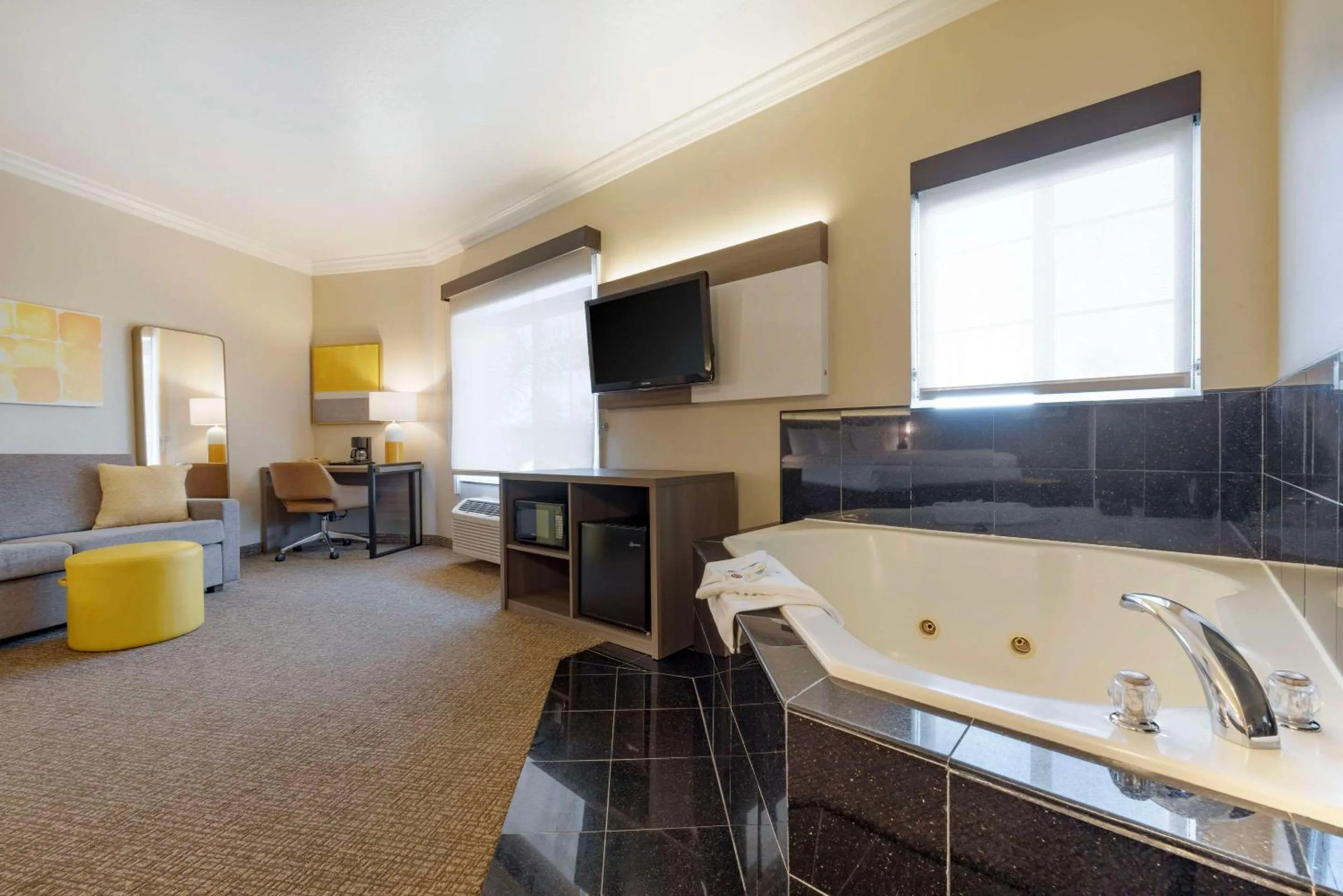 Bedroom in Comfort Suites Oceanside Camp Pendleton Area