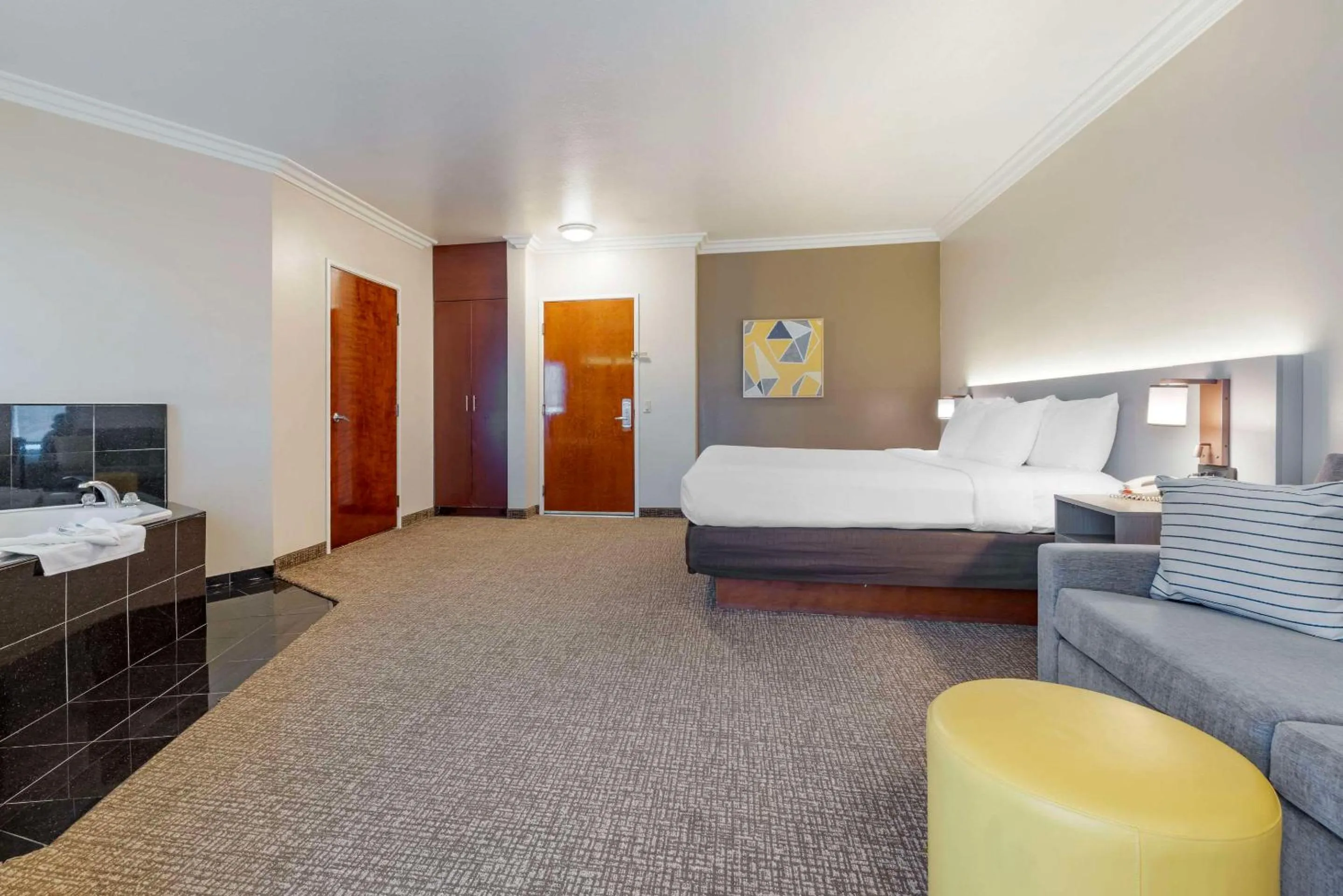 Bedroom, Bed in Comfort Suites Oceanside Camp Pendleton Area