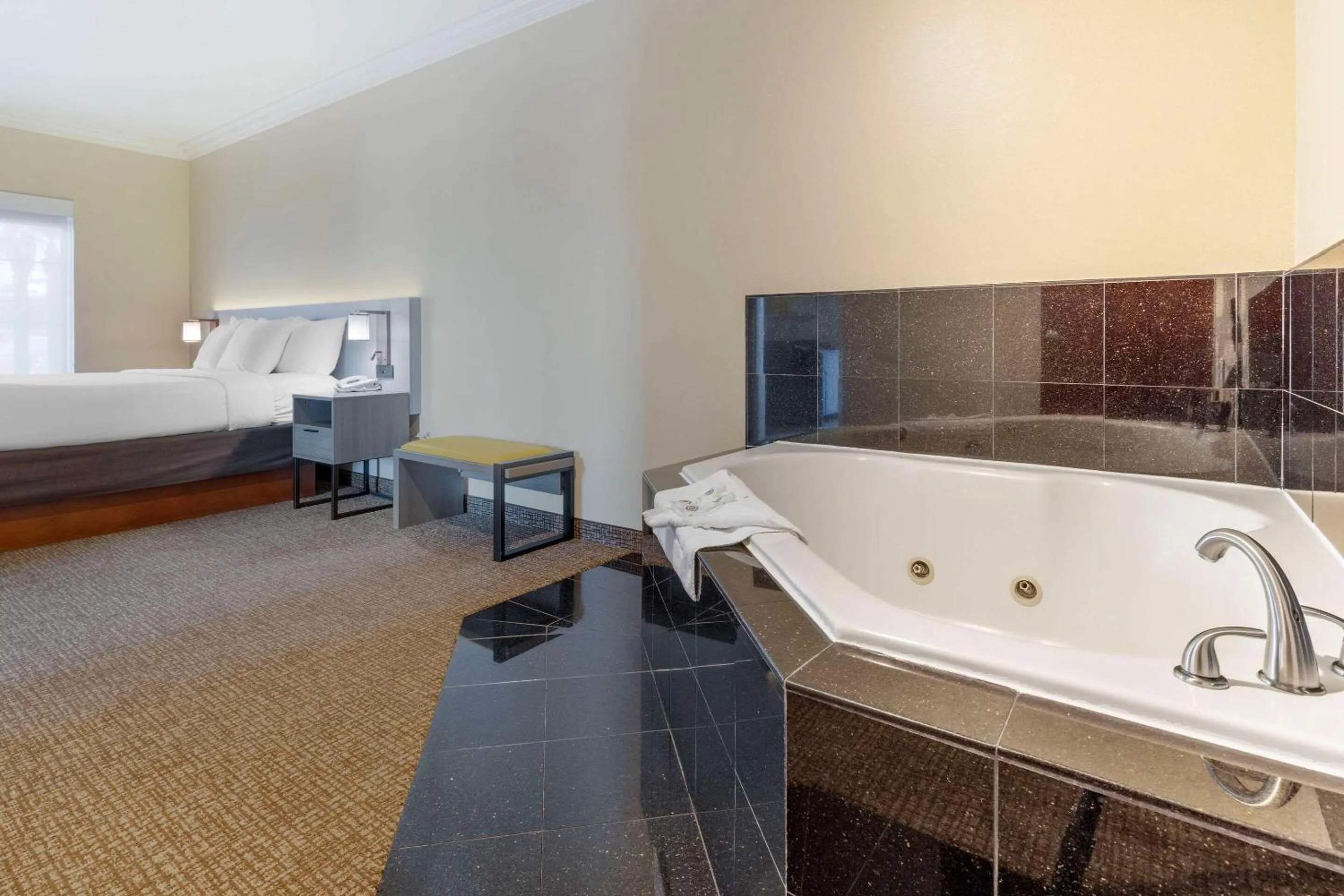 Bedroom, Bed in Comfort Suites Oceanside Camp Pendleton Area