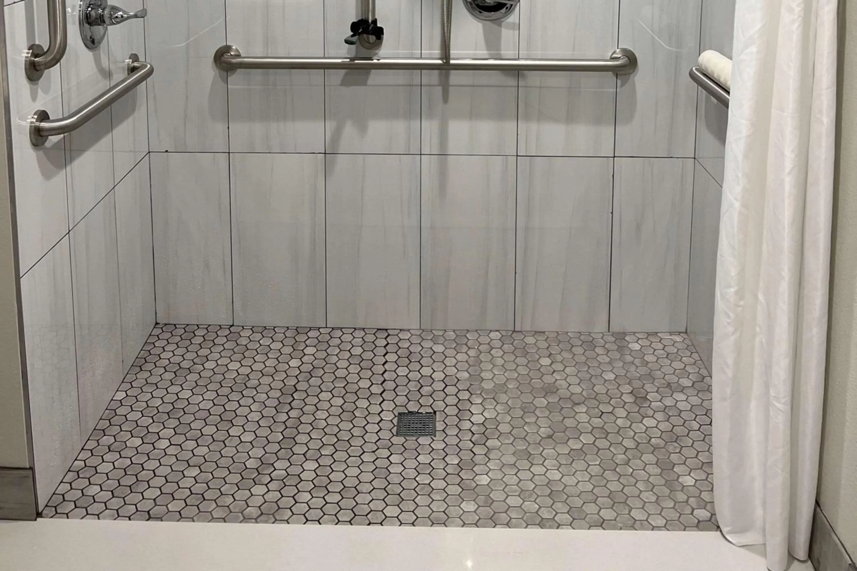 Bedroom in Quality Inn Tracy I-205