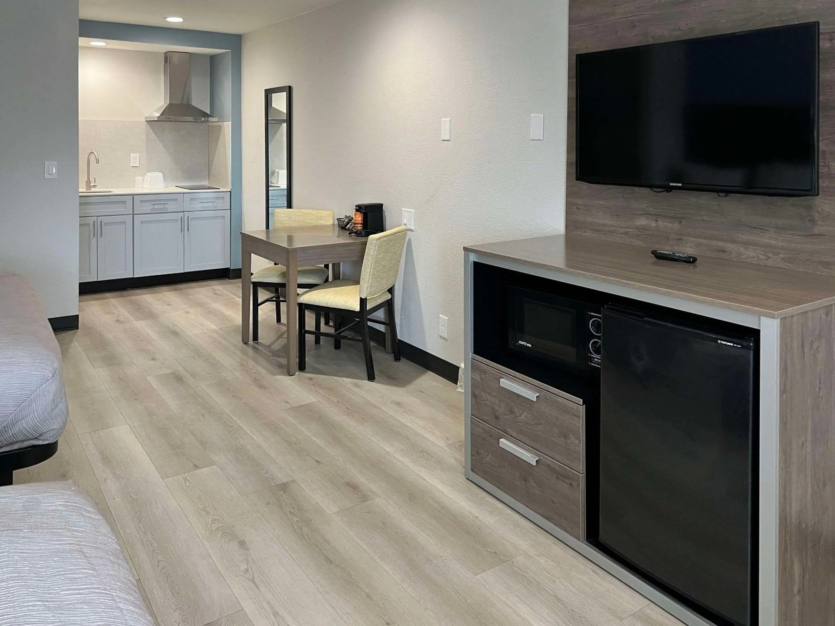 Bedroom in Quality Inn Tracy I-205