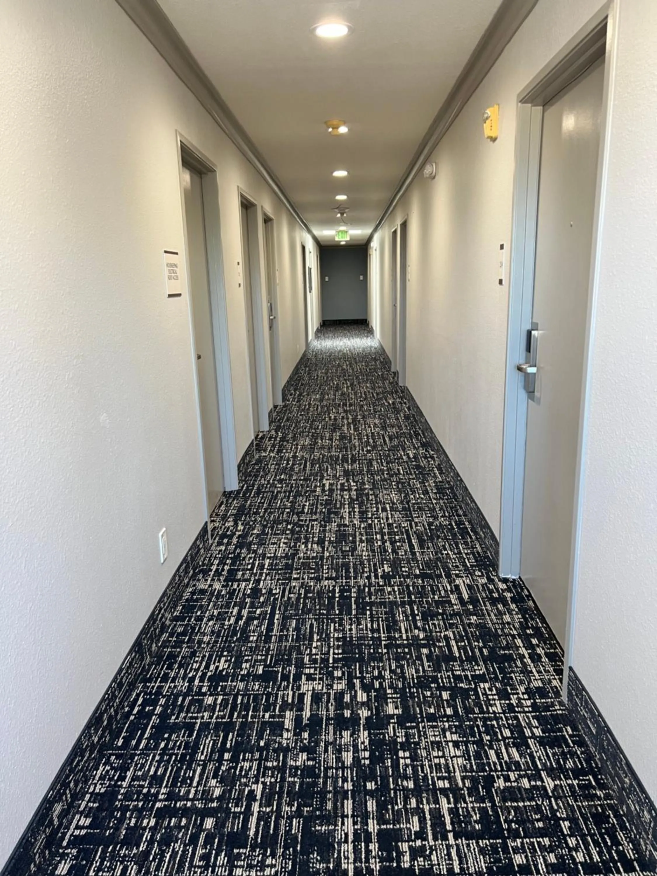 Property building in Quality Inn Tracy I-205