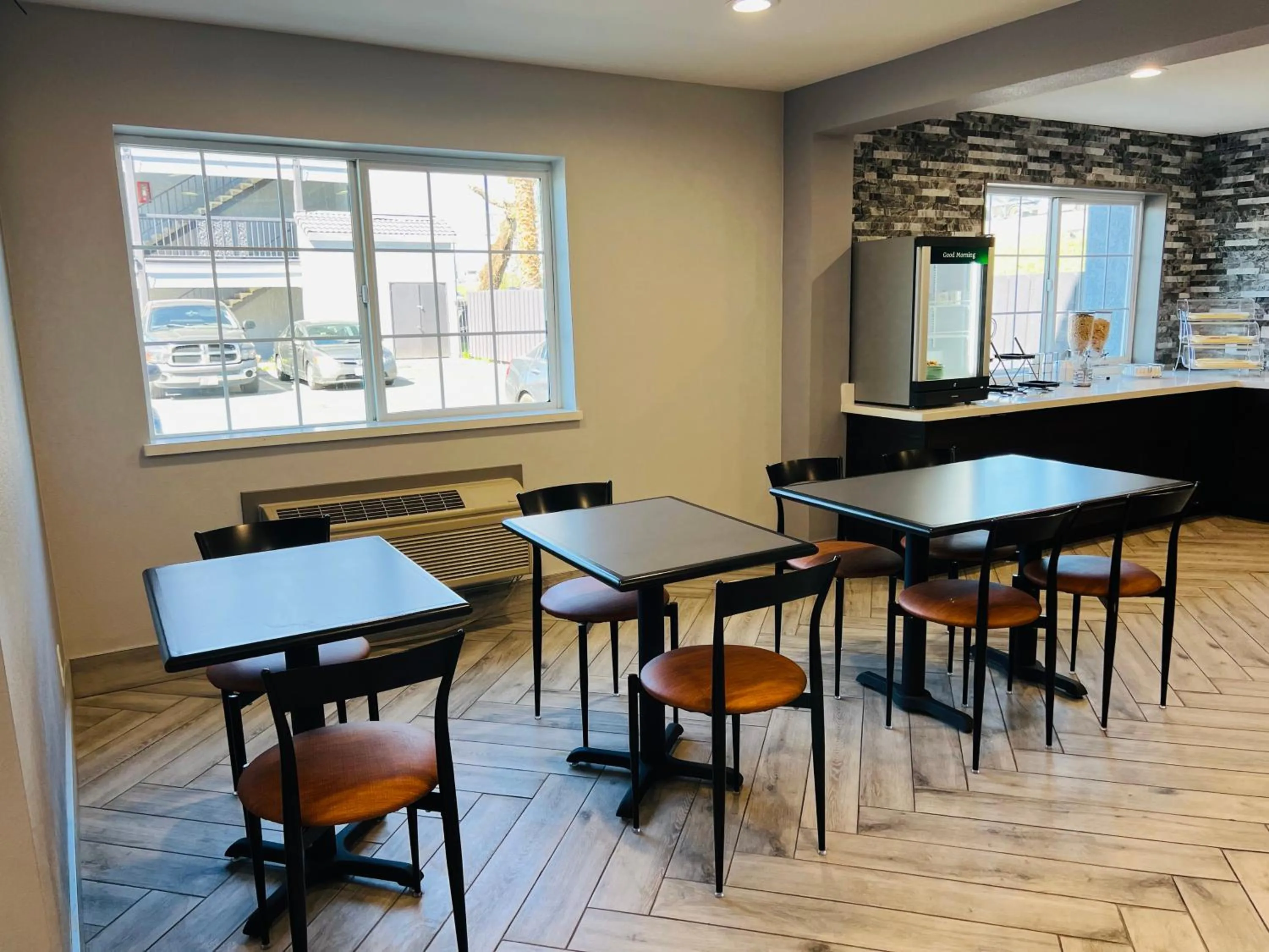 Breakfast in Quality Inn Tracy I-205