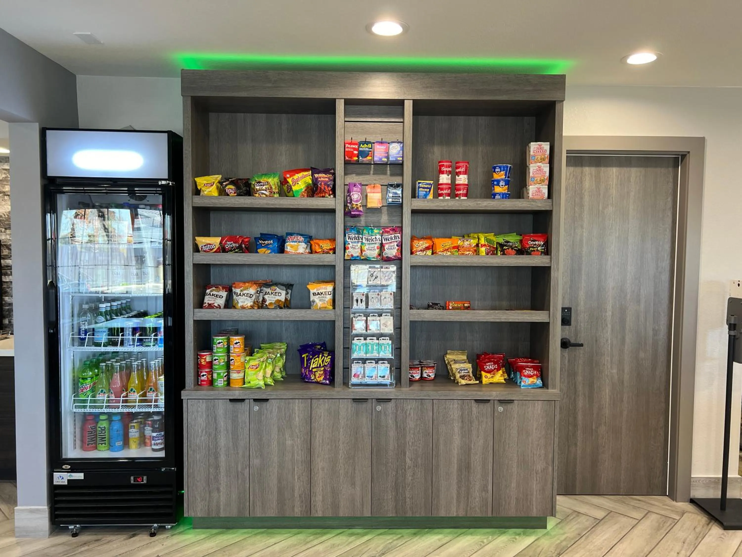 On-site shops in Quality Inn Tracy I-205