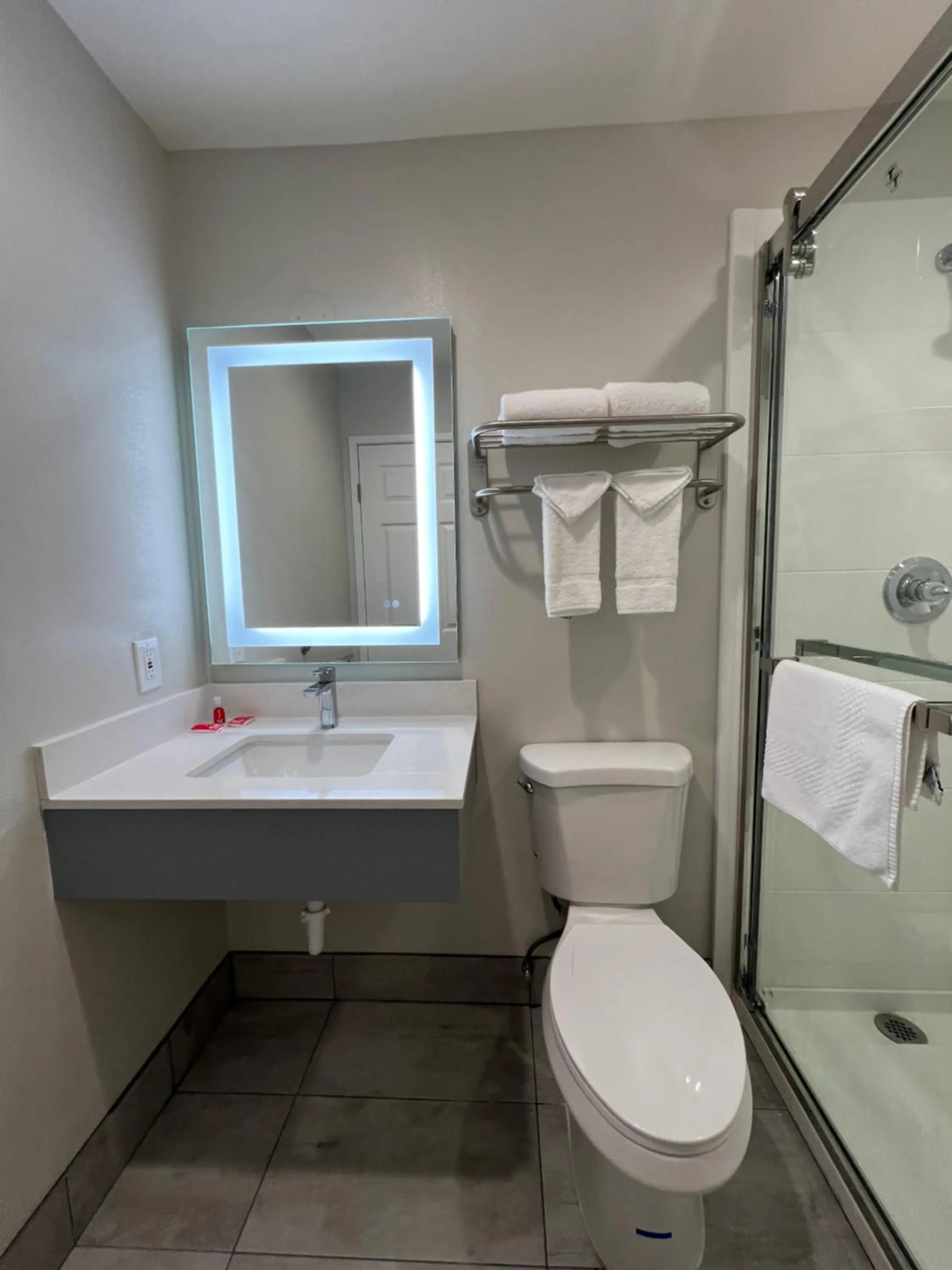 Toilet in Quality Inn Tracy I-205