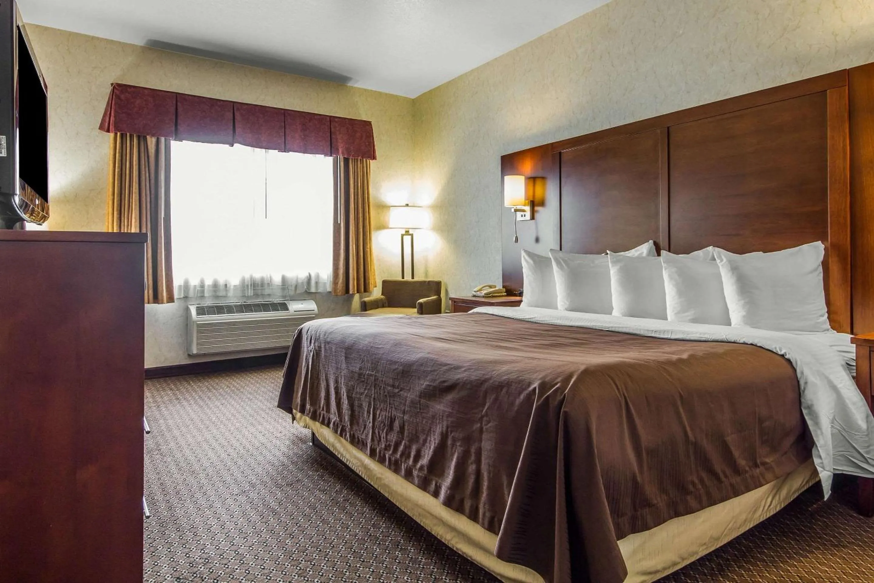 Photo of the whole room, Bed in Quality Inn