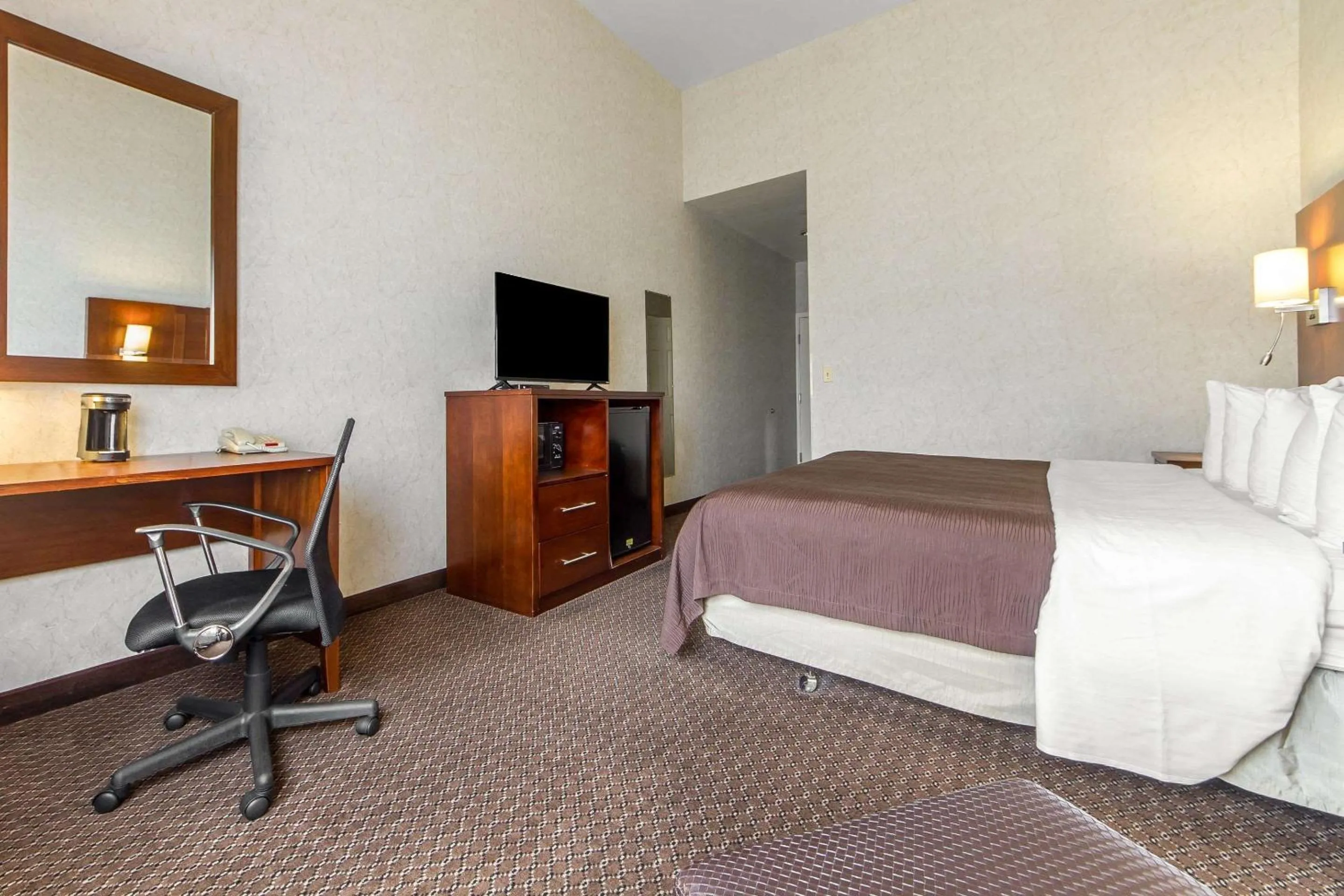 Photo of the whole room in Quality Inn