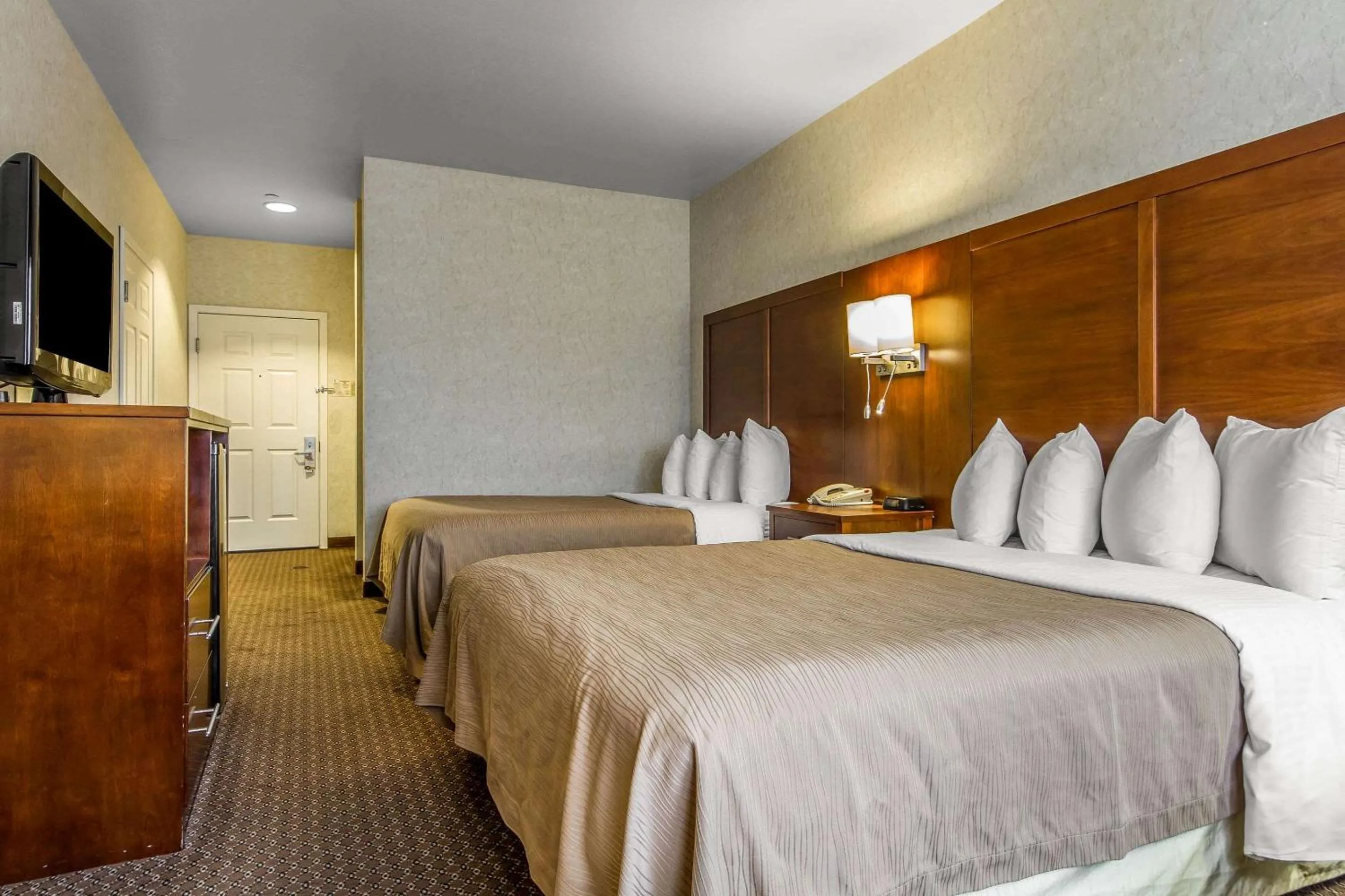 Photo of the whole room, Bed in Quality Inn