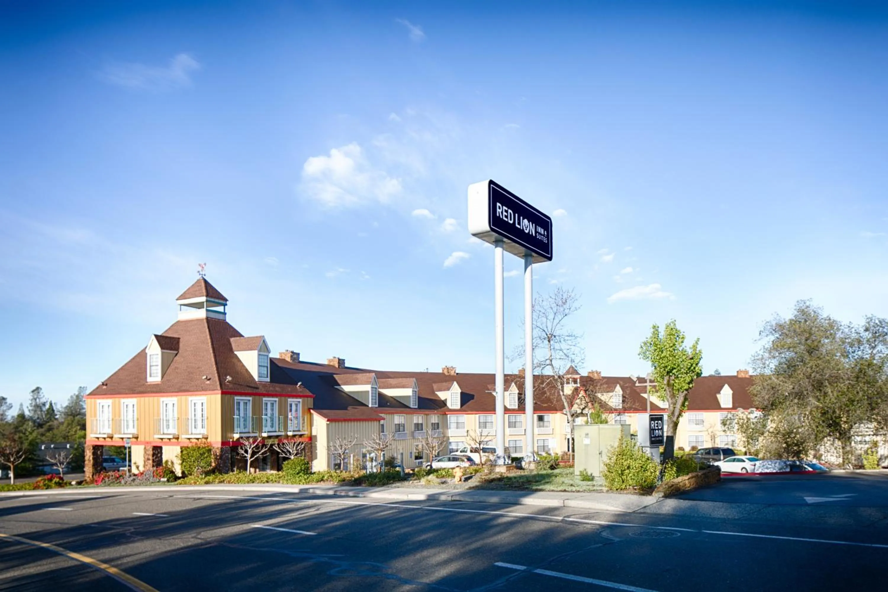 Facade/entrance in Red Lion Inn & Suites Auburn