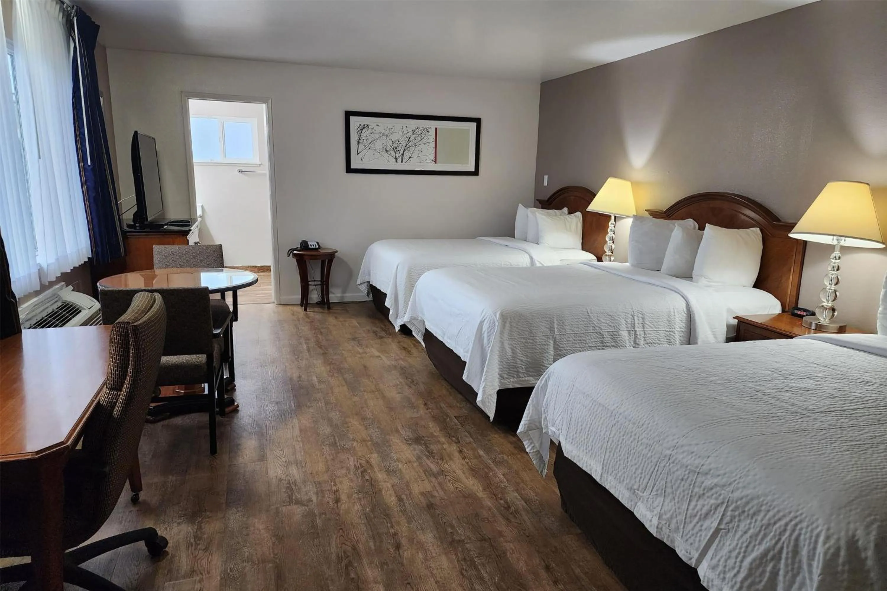 Photo of the whole room, Bed in Ramada Bayside Inn & Suites Eureka