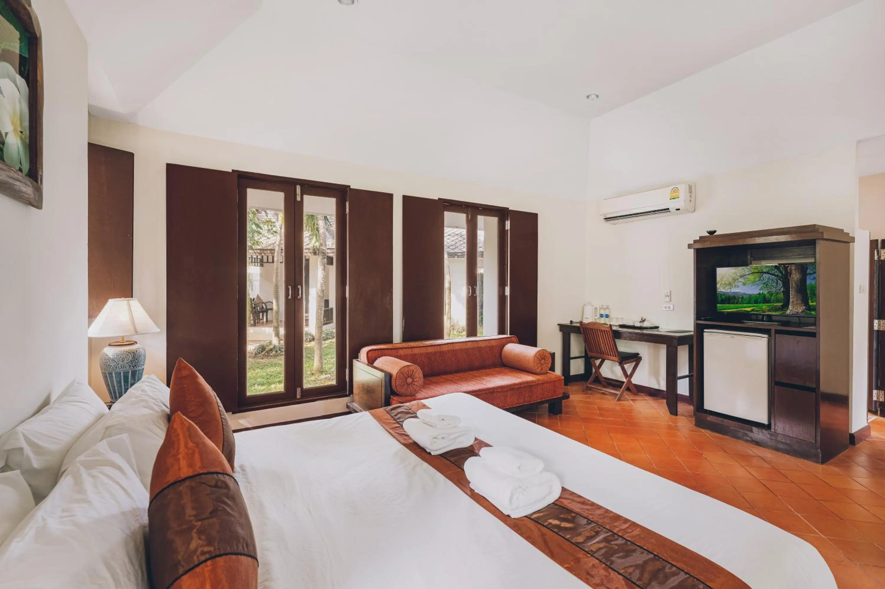 Bed in The Hive Hotel