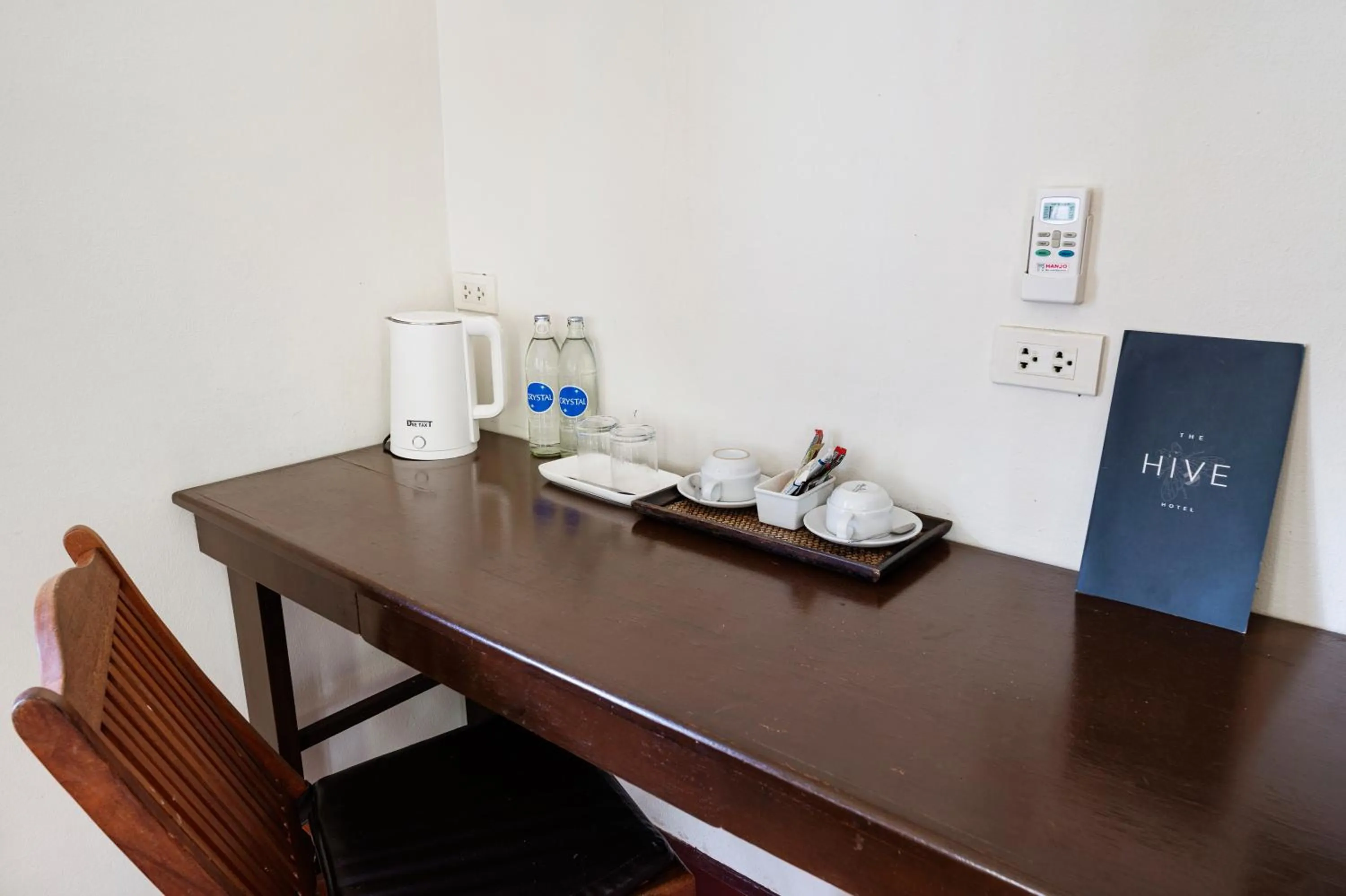 Coffee/tea facilities in The Hive Hotel