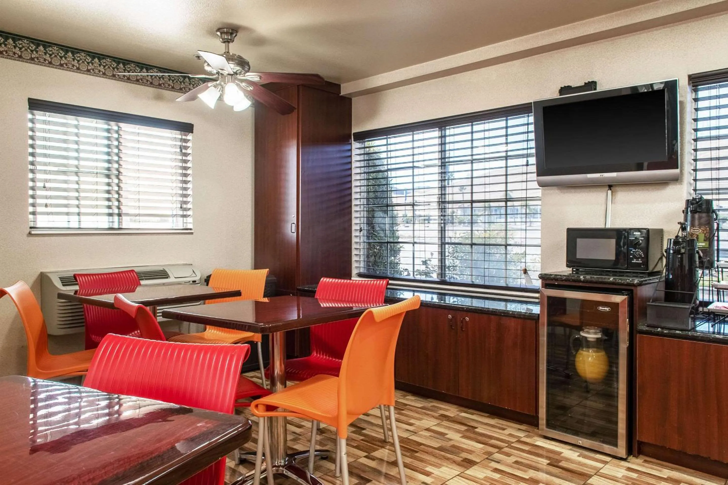 Restaurant/places to eat in Executive Inn westley,CA