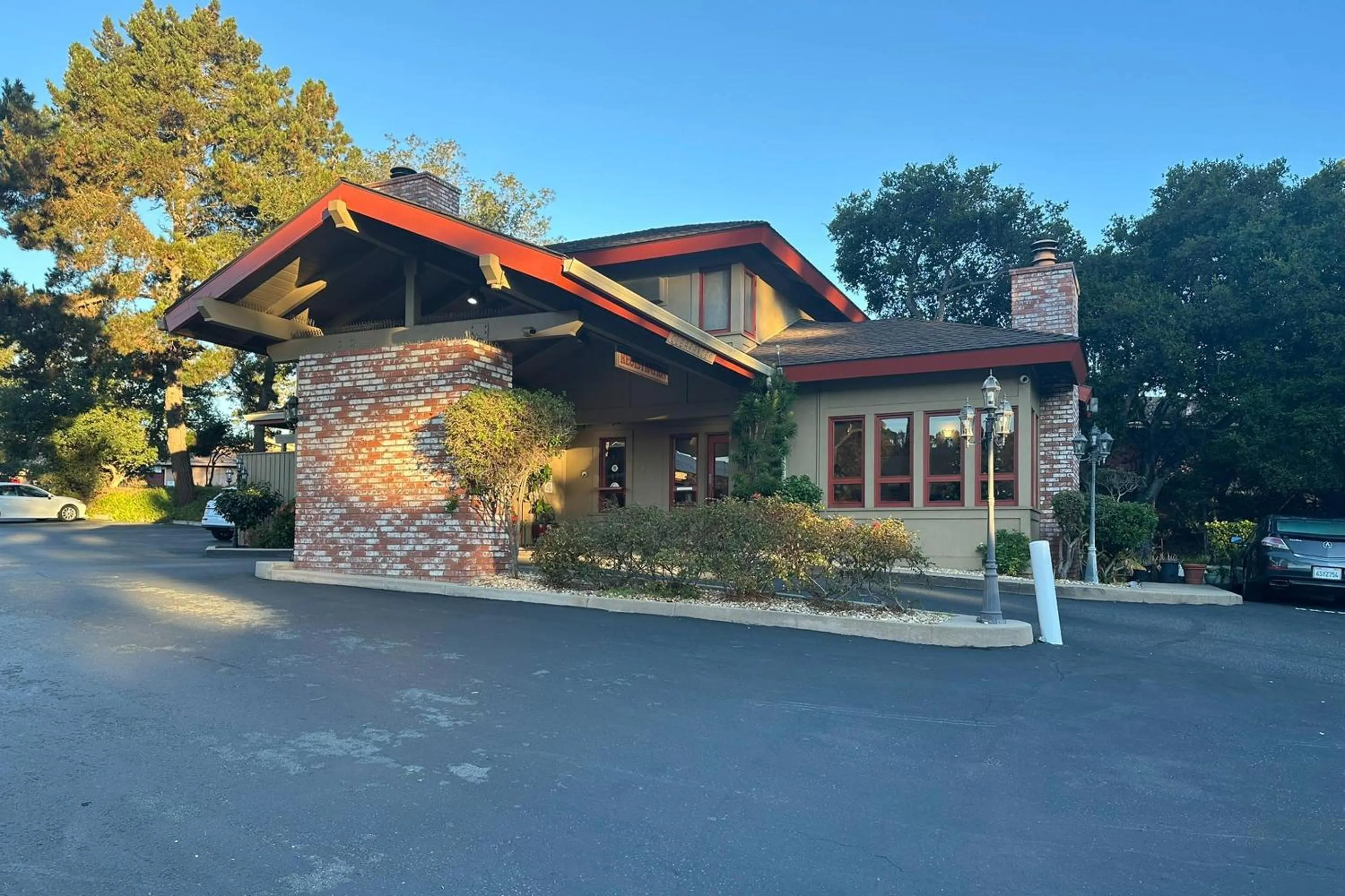 Property building in Comfort Inn Monterey Peninsula Airport