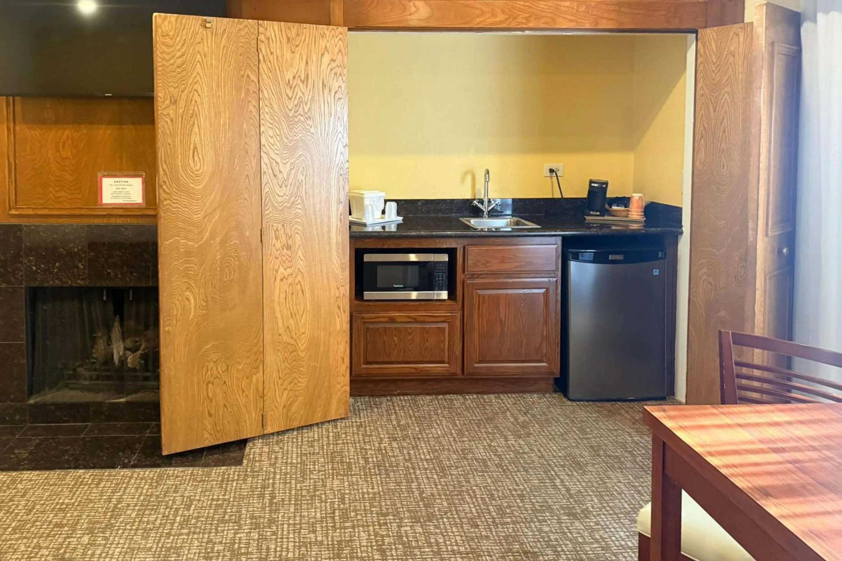 Bedroom in Comfort Inn Monterey Peninsula Airport